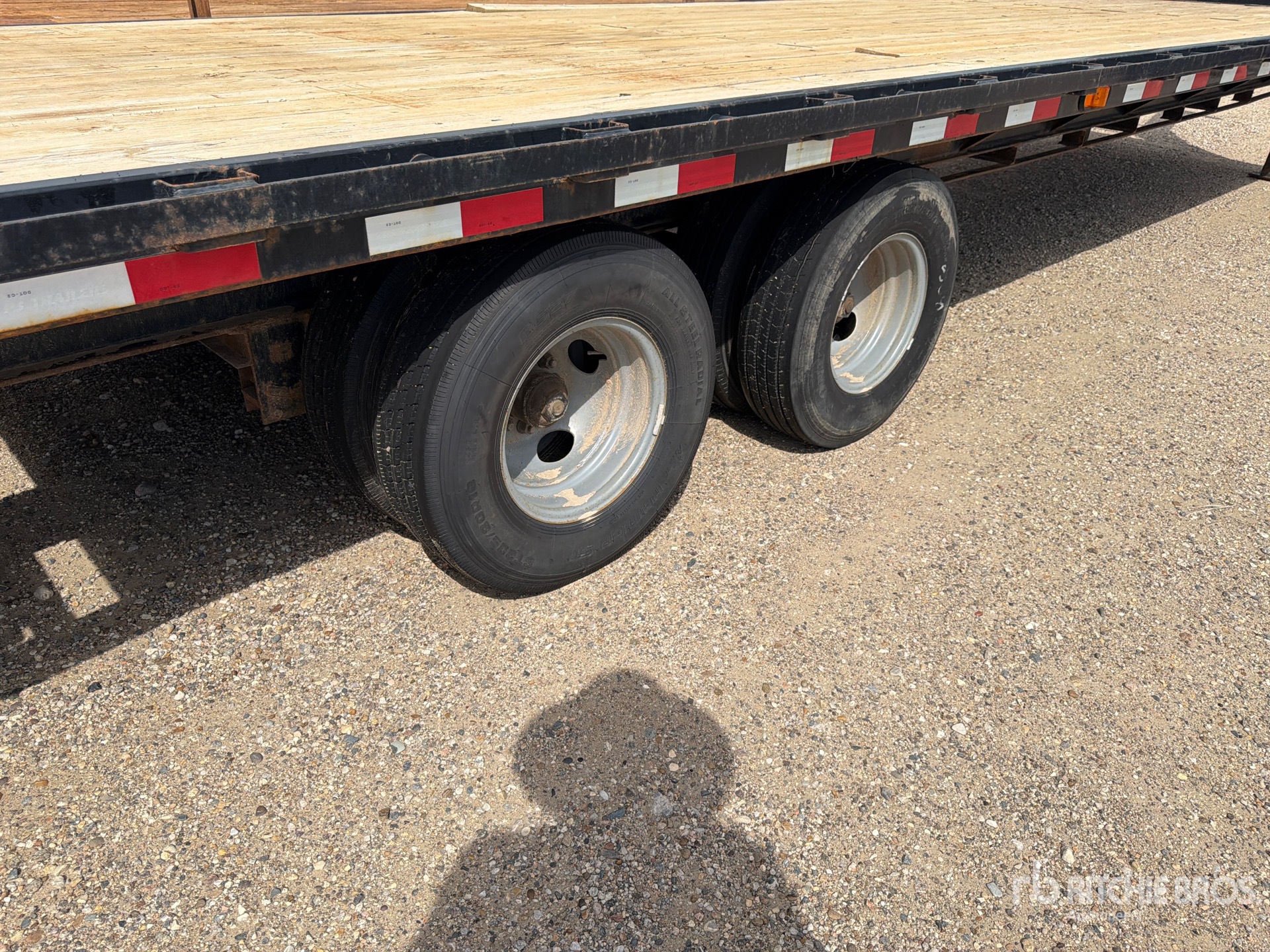 2019 Pj Trailers 32 ft T/A Gooseneck
