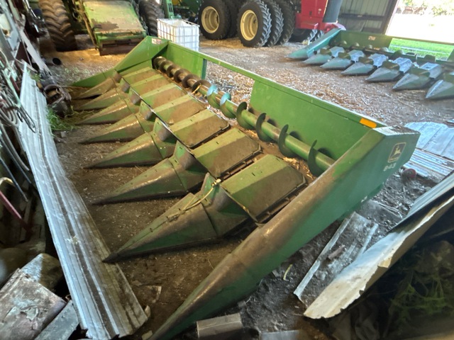 John Deere 843 8 Row 20 ft Corn Combine Header John Deere 843 8 Row 20 ft Corn Combine Header