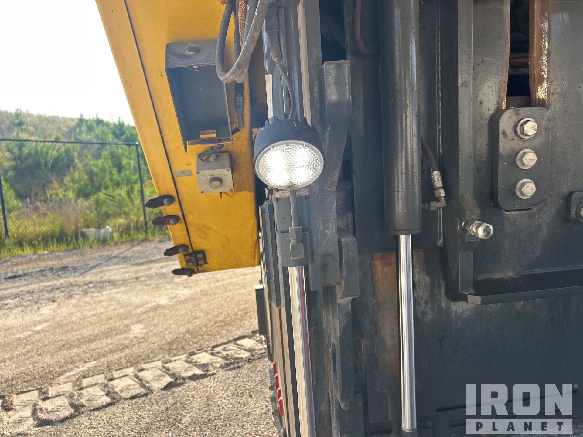 2022 Bomag BM2200/65