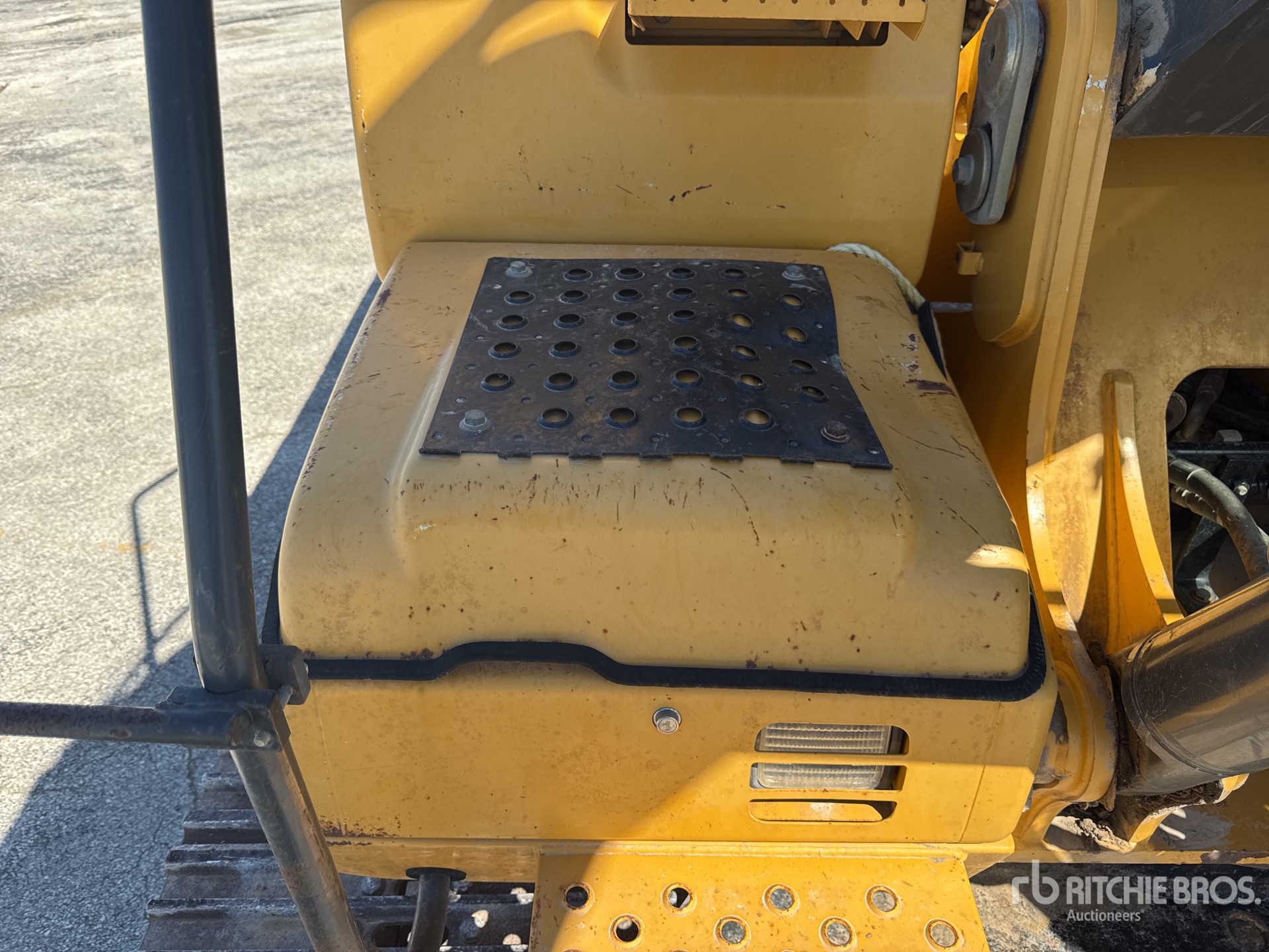 2015 John Deere 210G XL