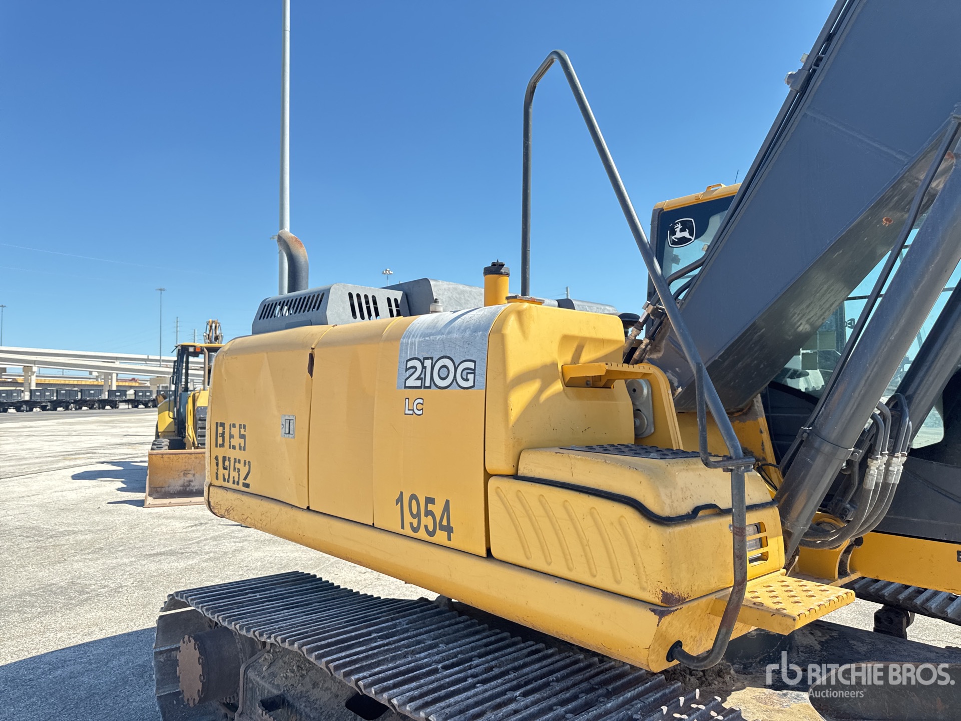 2015 John Deere 210G XL