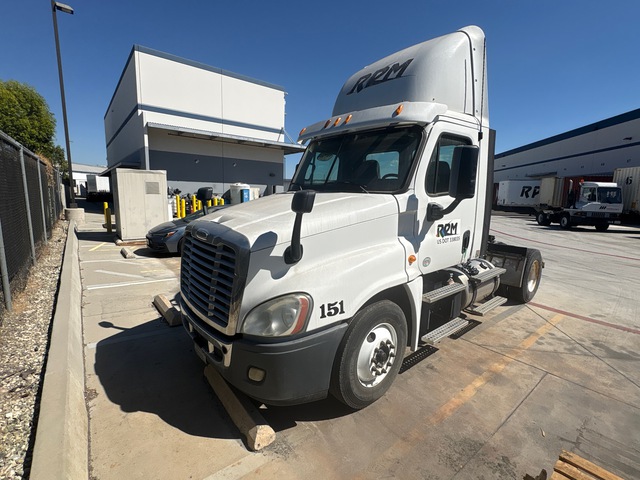 2013 Freightliner Cascadia 125 4x2 S/A Day Cab Truck Tractor