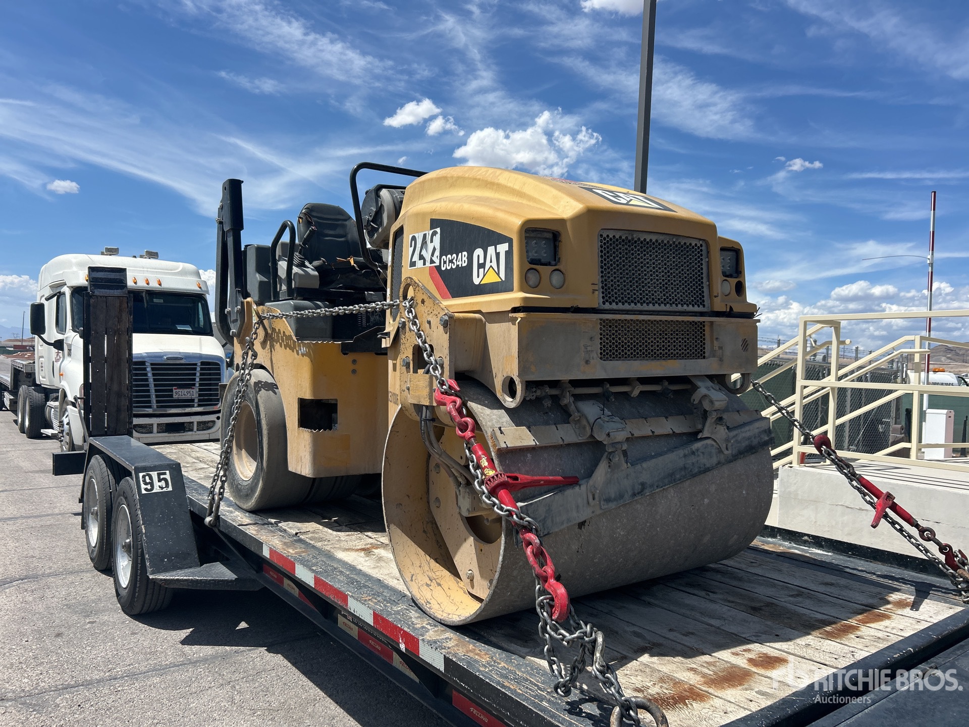 Photo of 2019 Caterpillar CC-34B