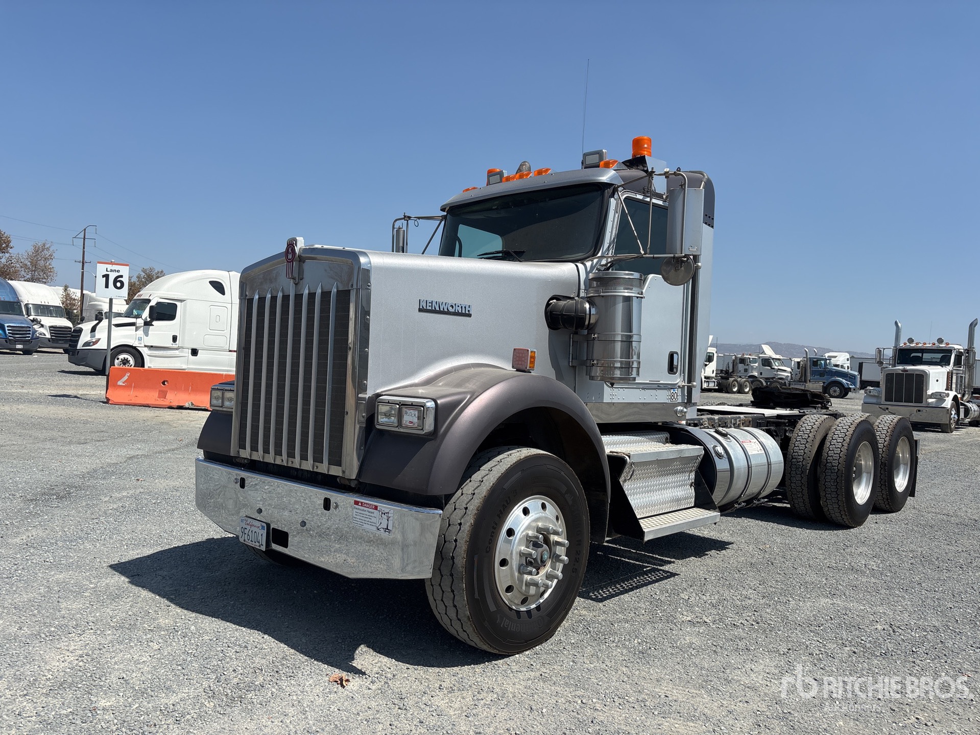Photo of 2011 Kenworth W900