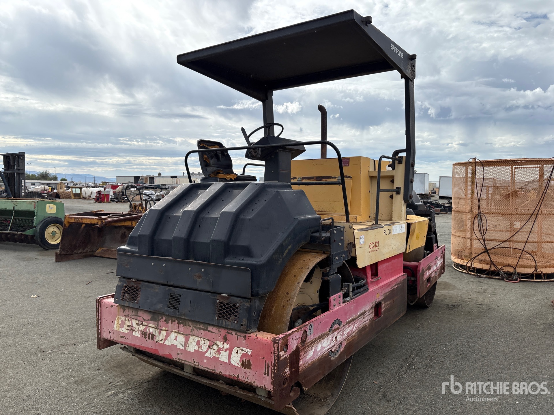 Photo of Dynapac CC421