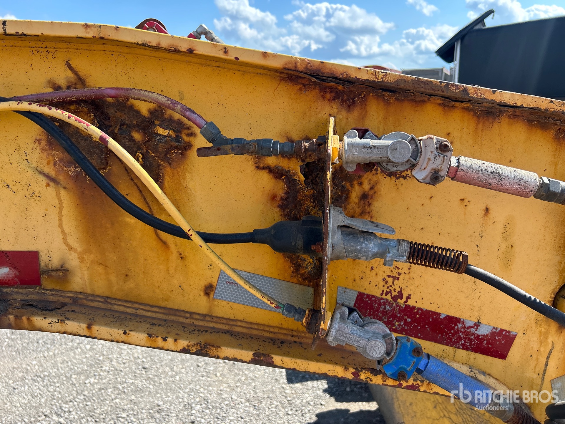 1998 Aspen Tri/A Removable Gooseneck