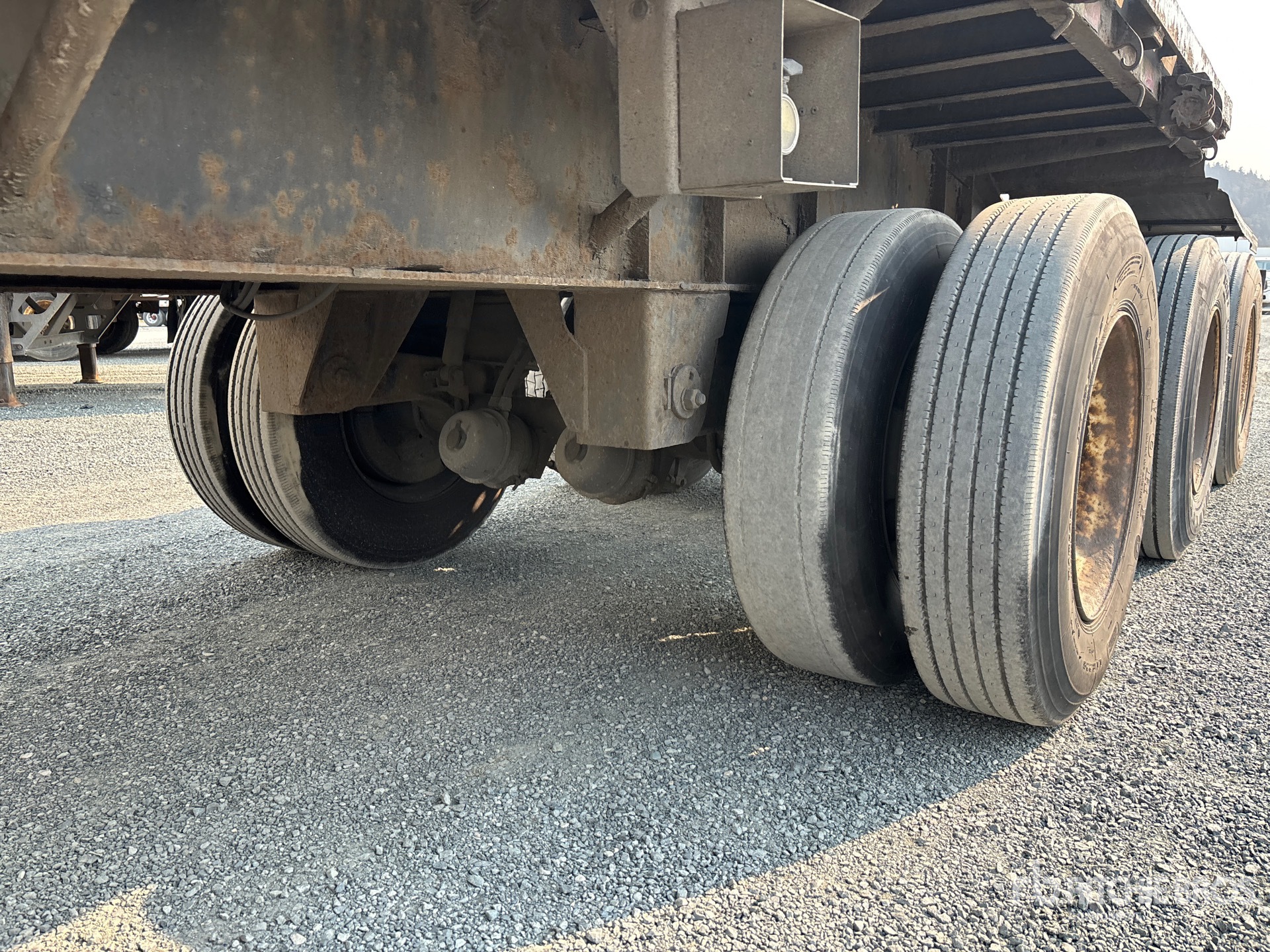2006 Load King 32 ft Super B-Train Lead