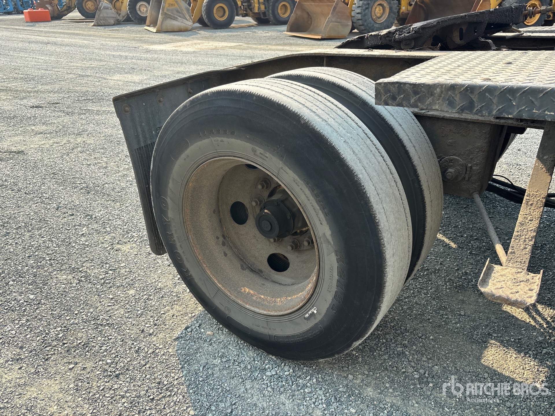 2006 Load King 32 ft Super B-Train Lead