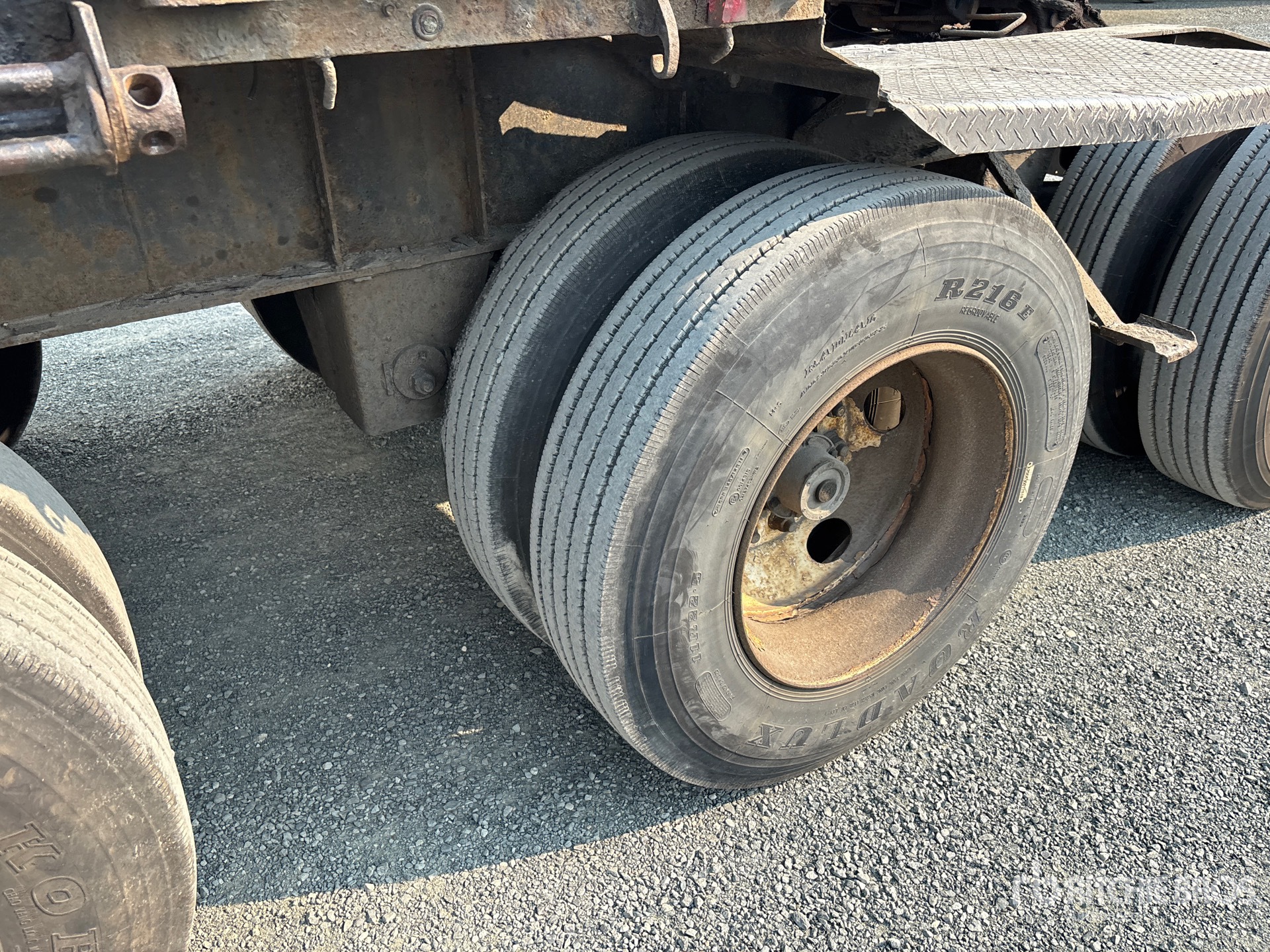 2006 Load King 32 ft Super B-Train Lead