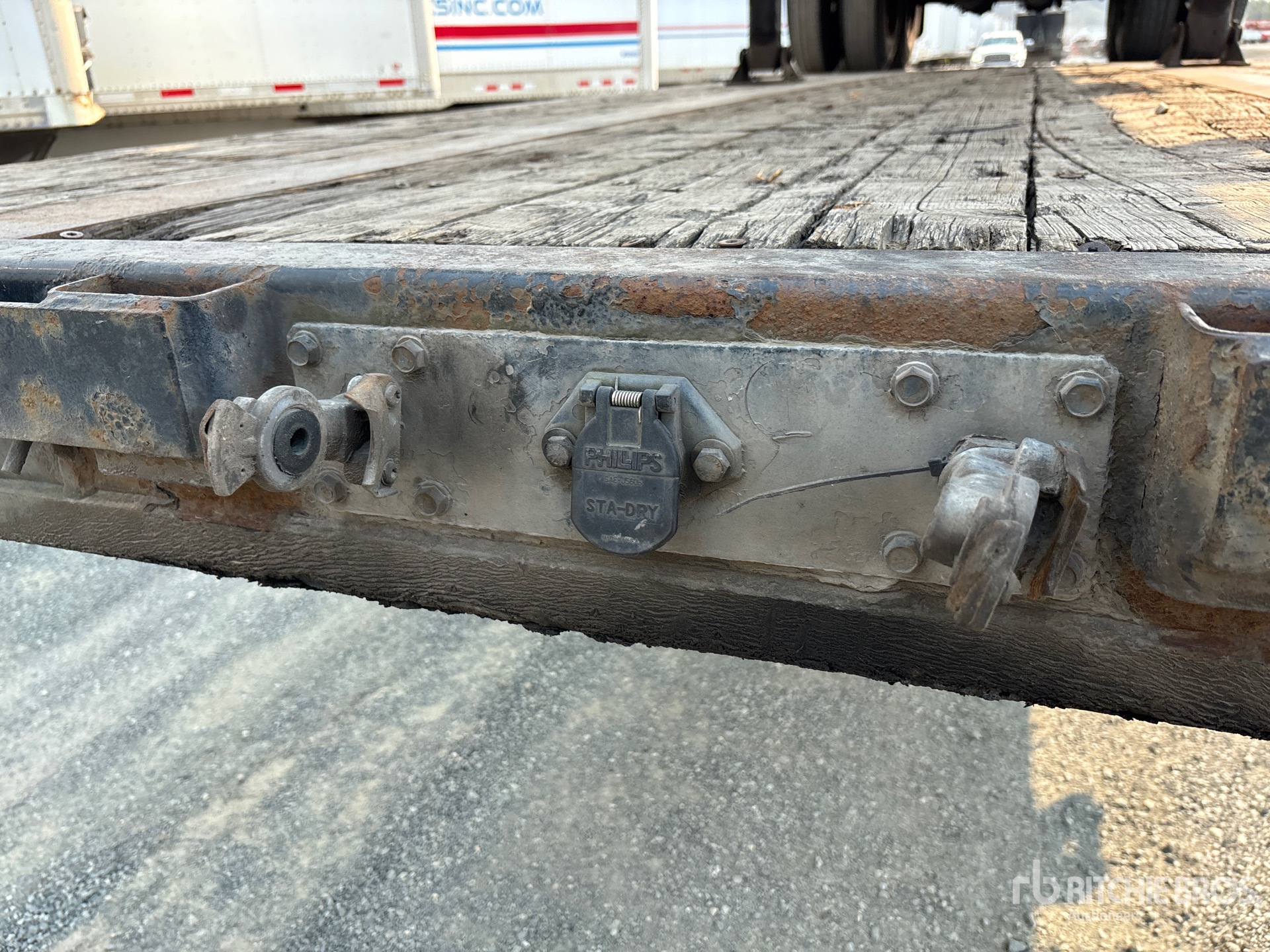2006 Load King 32 ft Super B-Train Lead