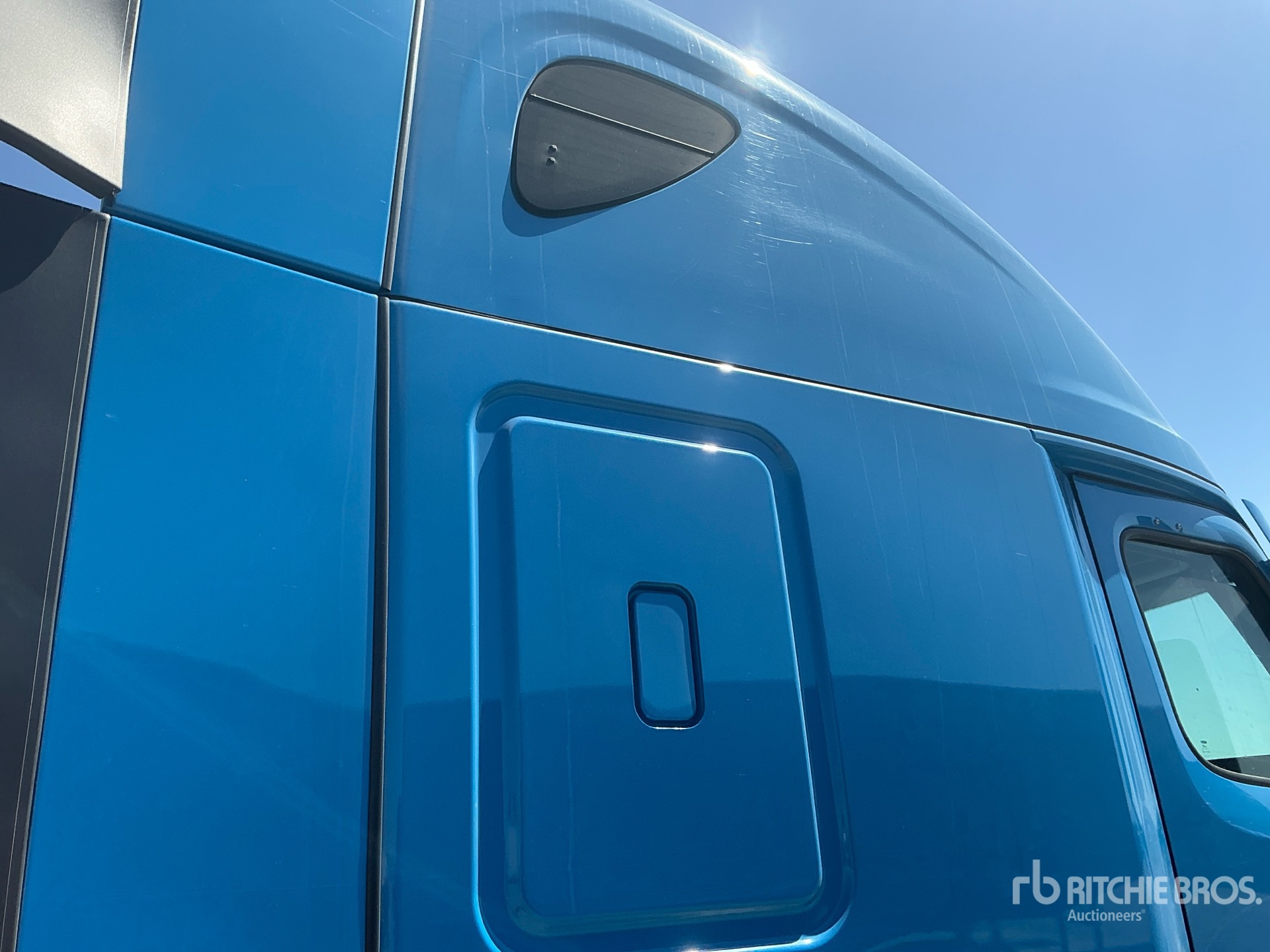 2021 Freightliner CASCADIA 126