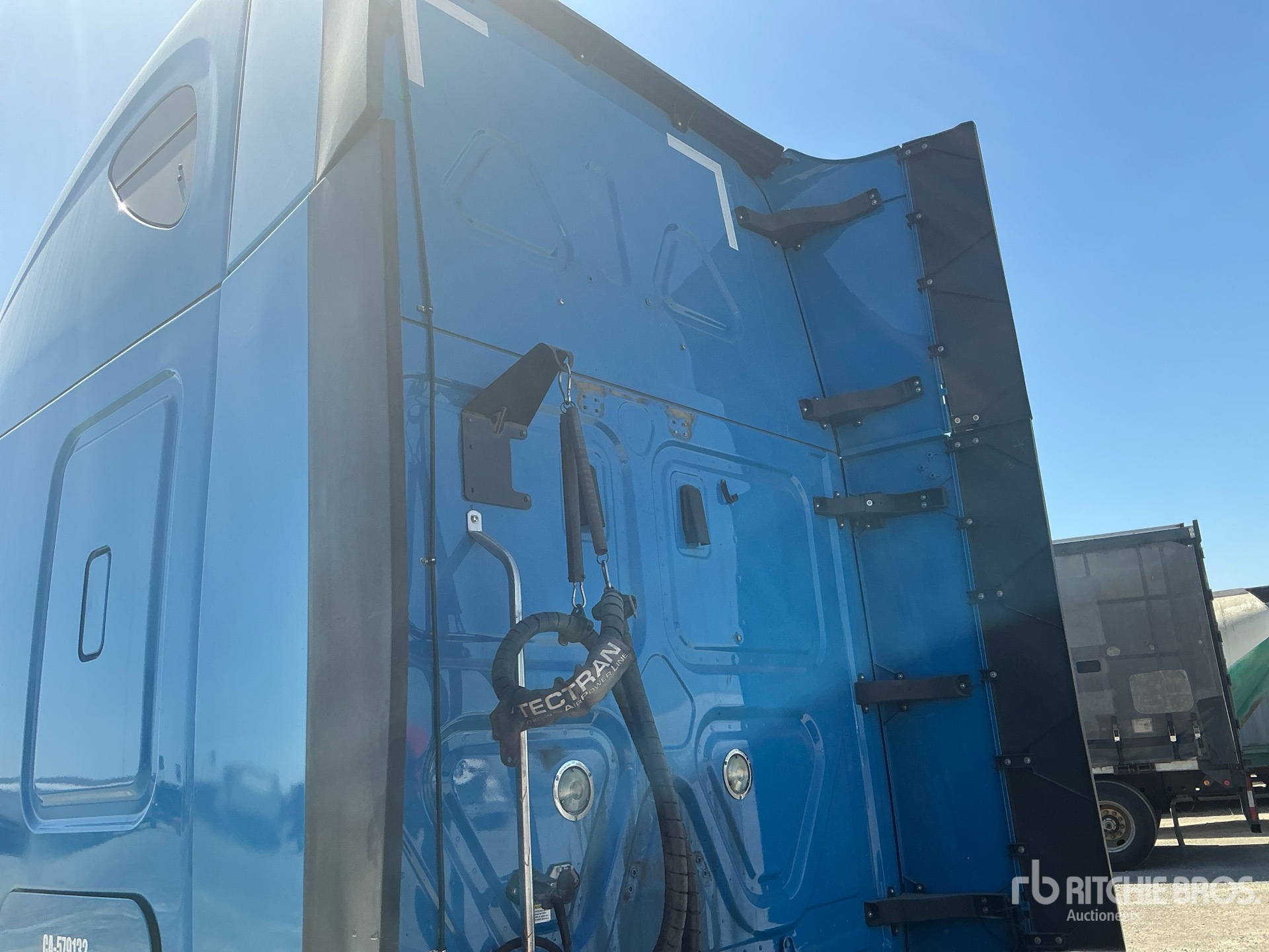 2021 Freightliner CASCADIA 126
