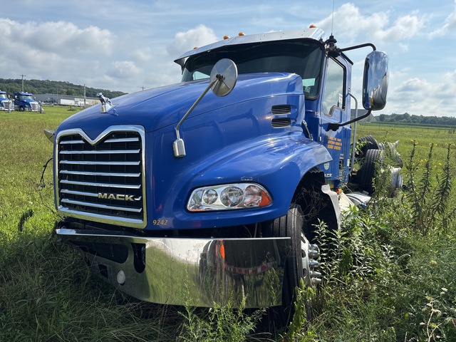 2016 Mack CXU613 6x4 T/A Day Cab Truck Tractor (Inoperable)