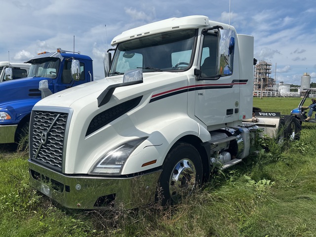 2019 Volvo VNL 6x4 T/A Day Cab Truck Tractor
