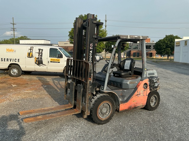 2015 Toyota 8FD35U 8000 lb Pneumatic Tire Forklift