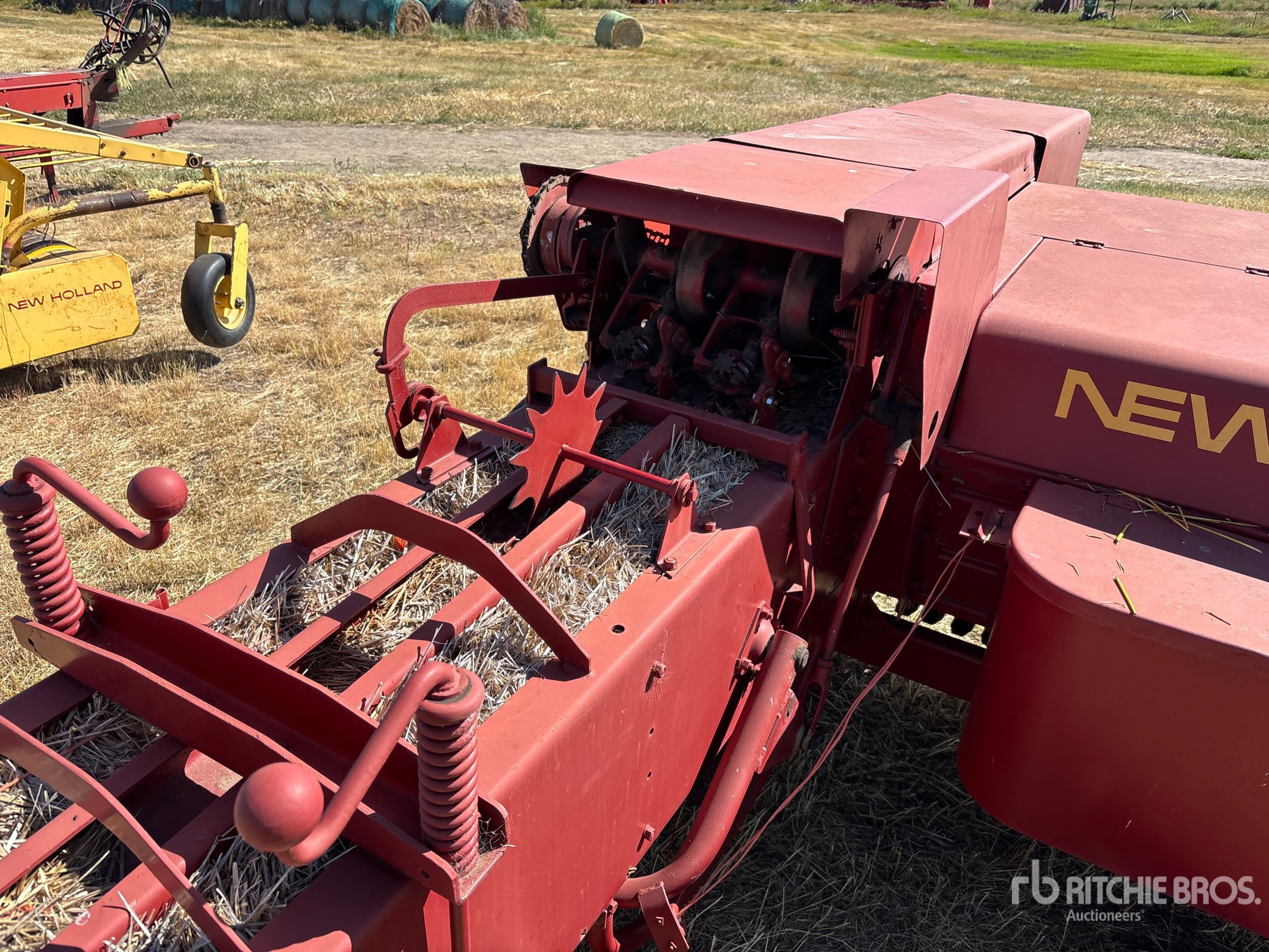 New Holland 275
