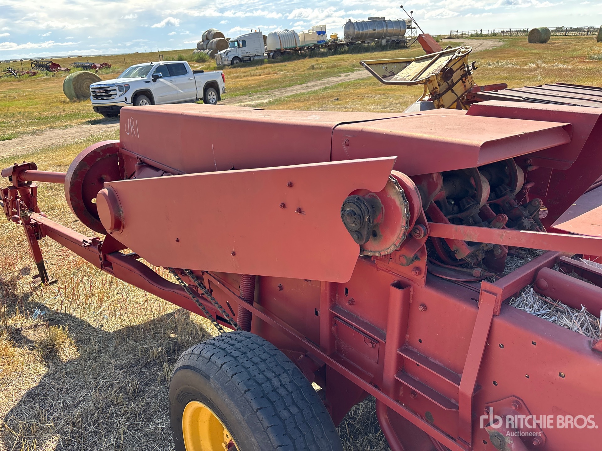 New Holland 275