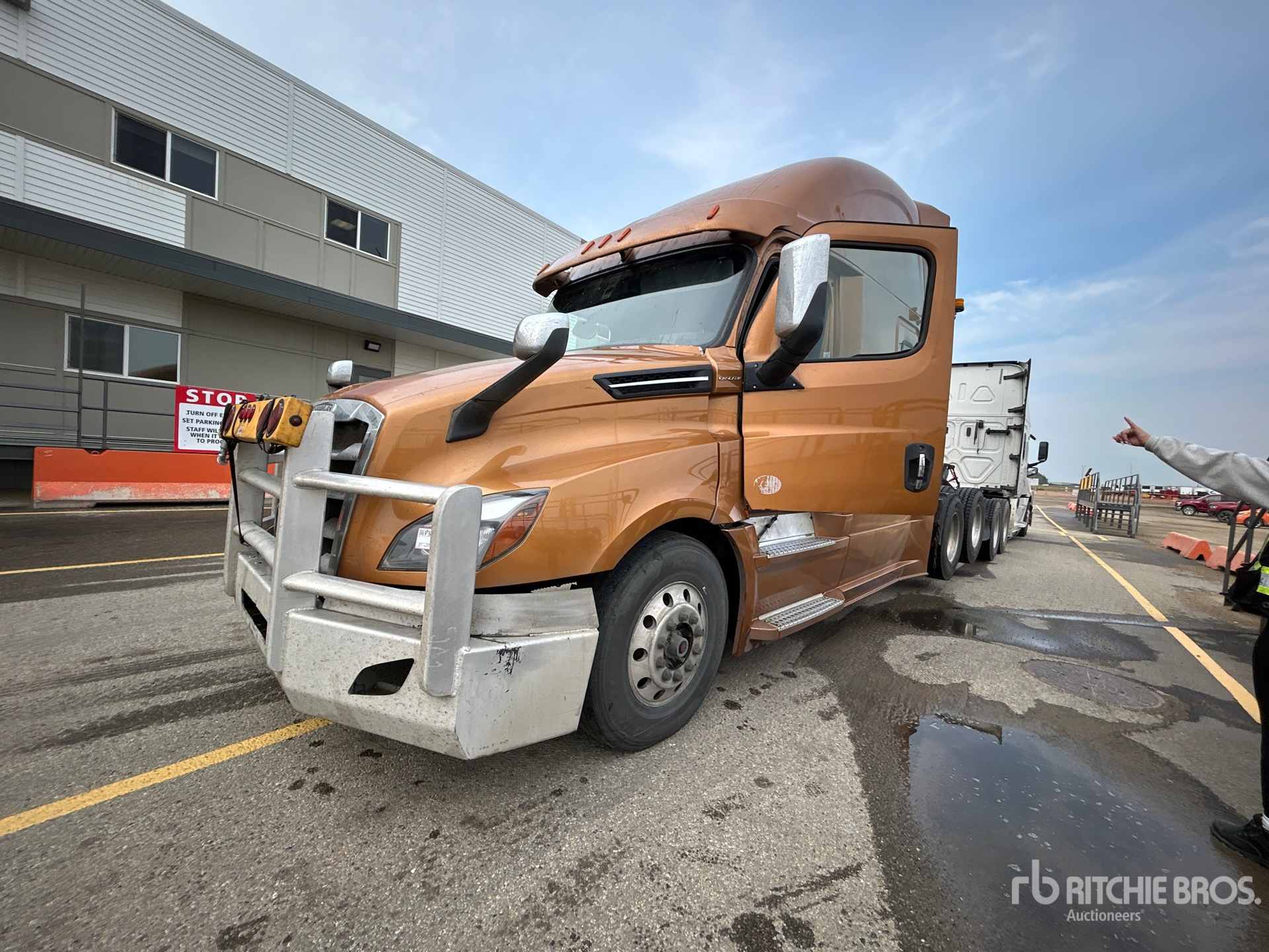 2019 Freightliner CASCADIA 126