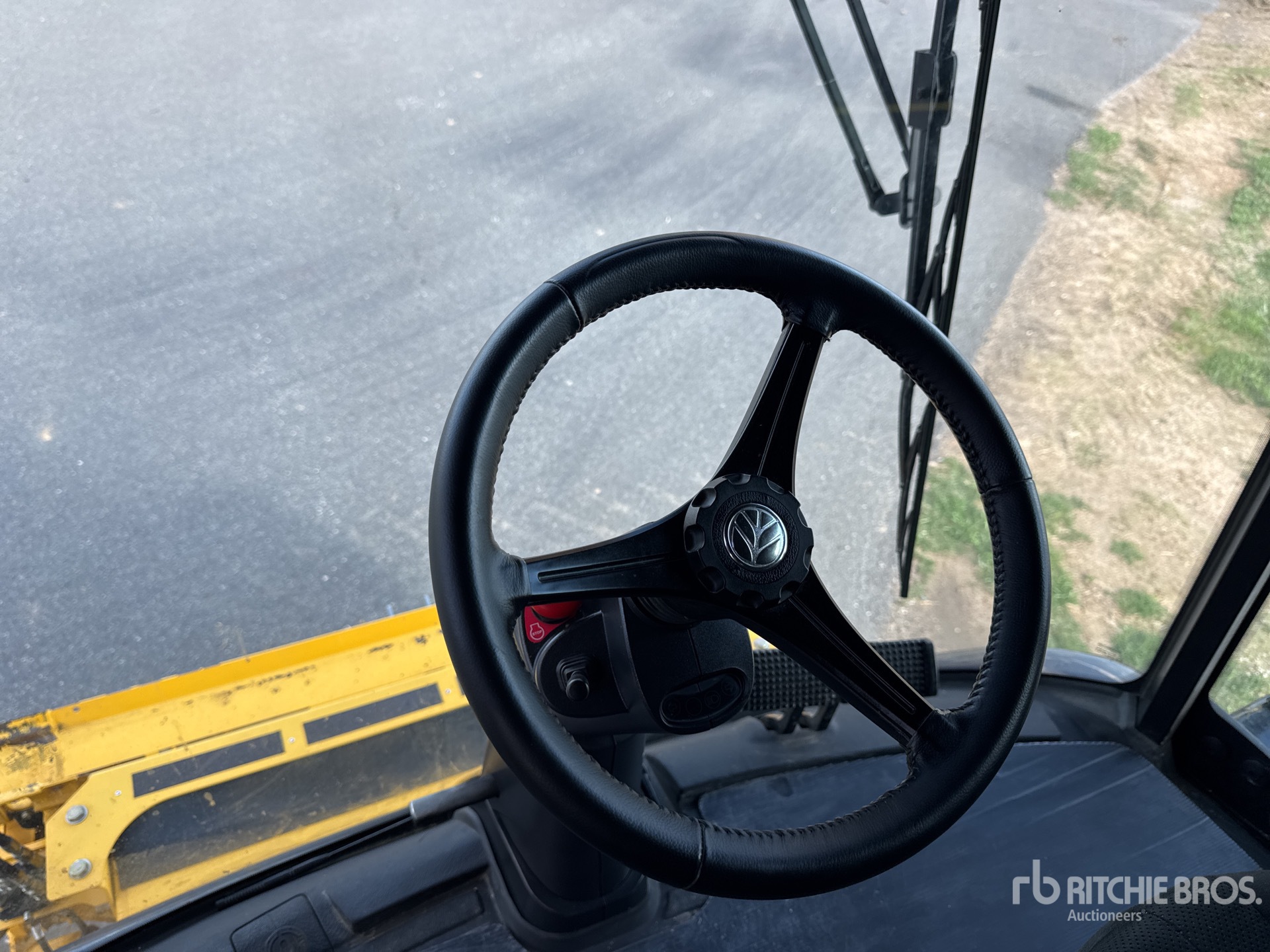2023 New Holland CR9.90