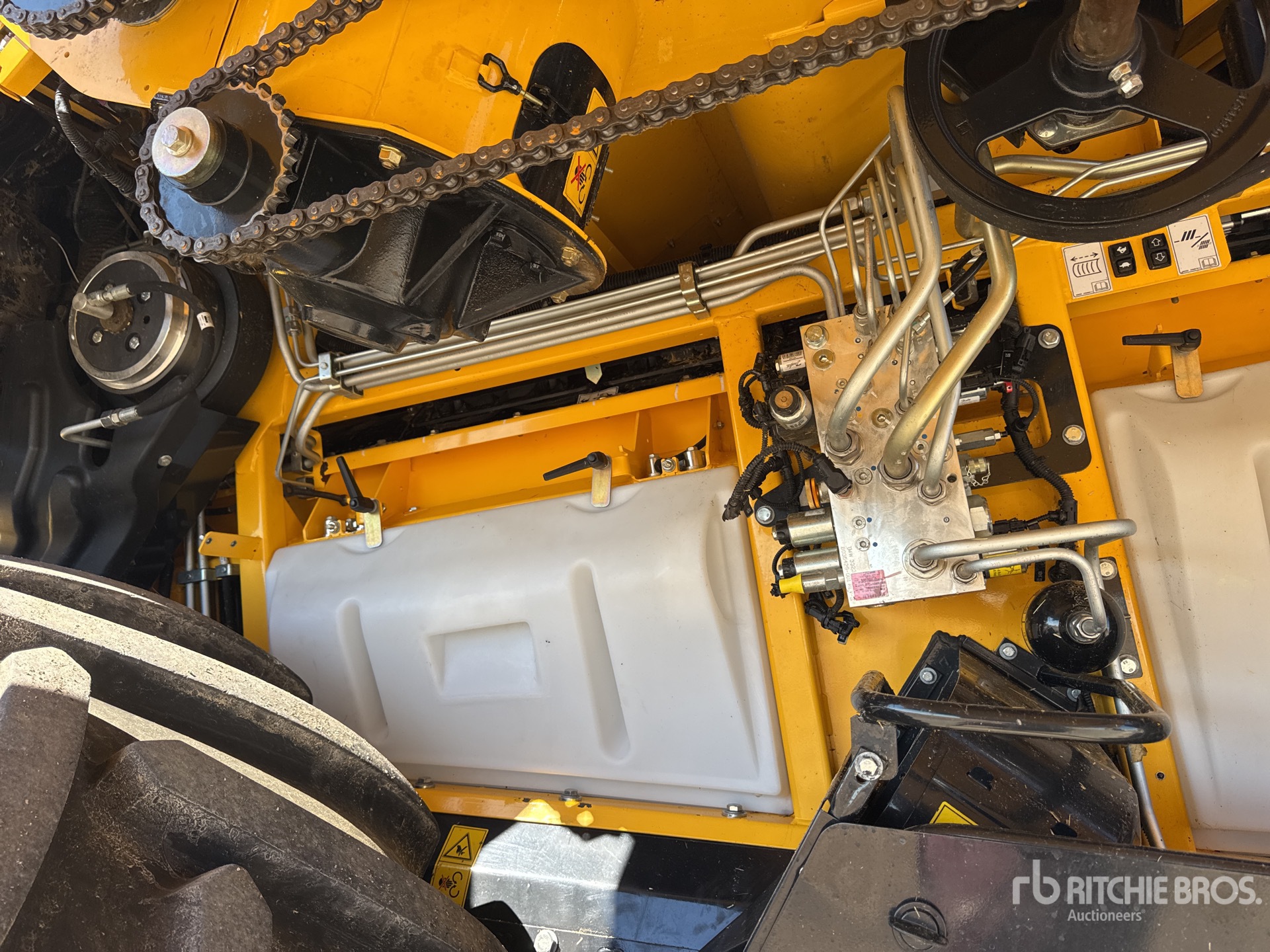 2023 New Holland CR9.90