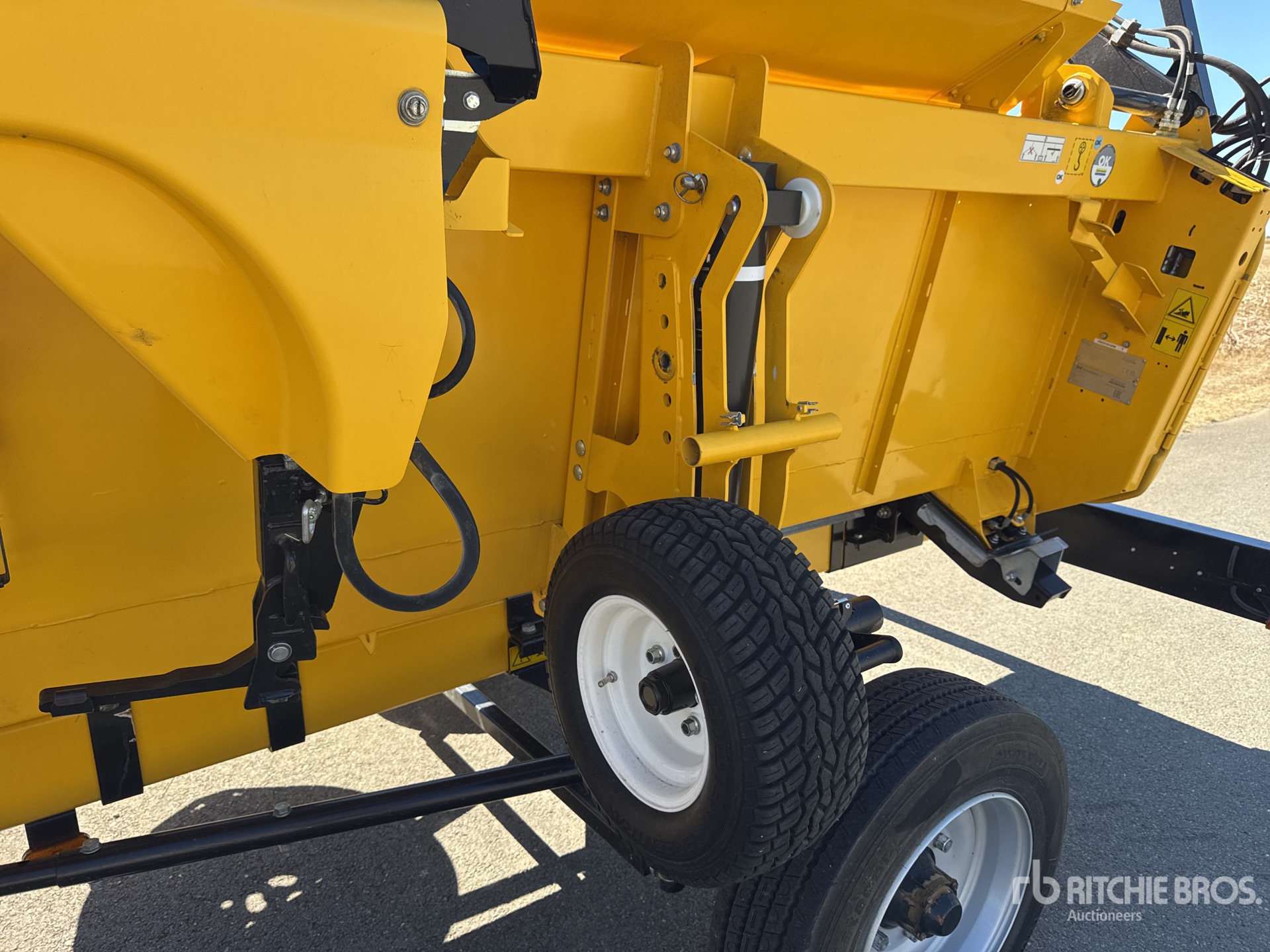 2023 New Holland CR9.90