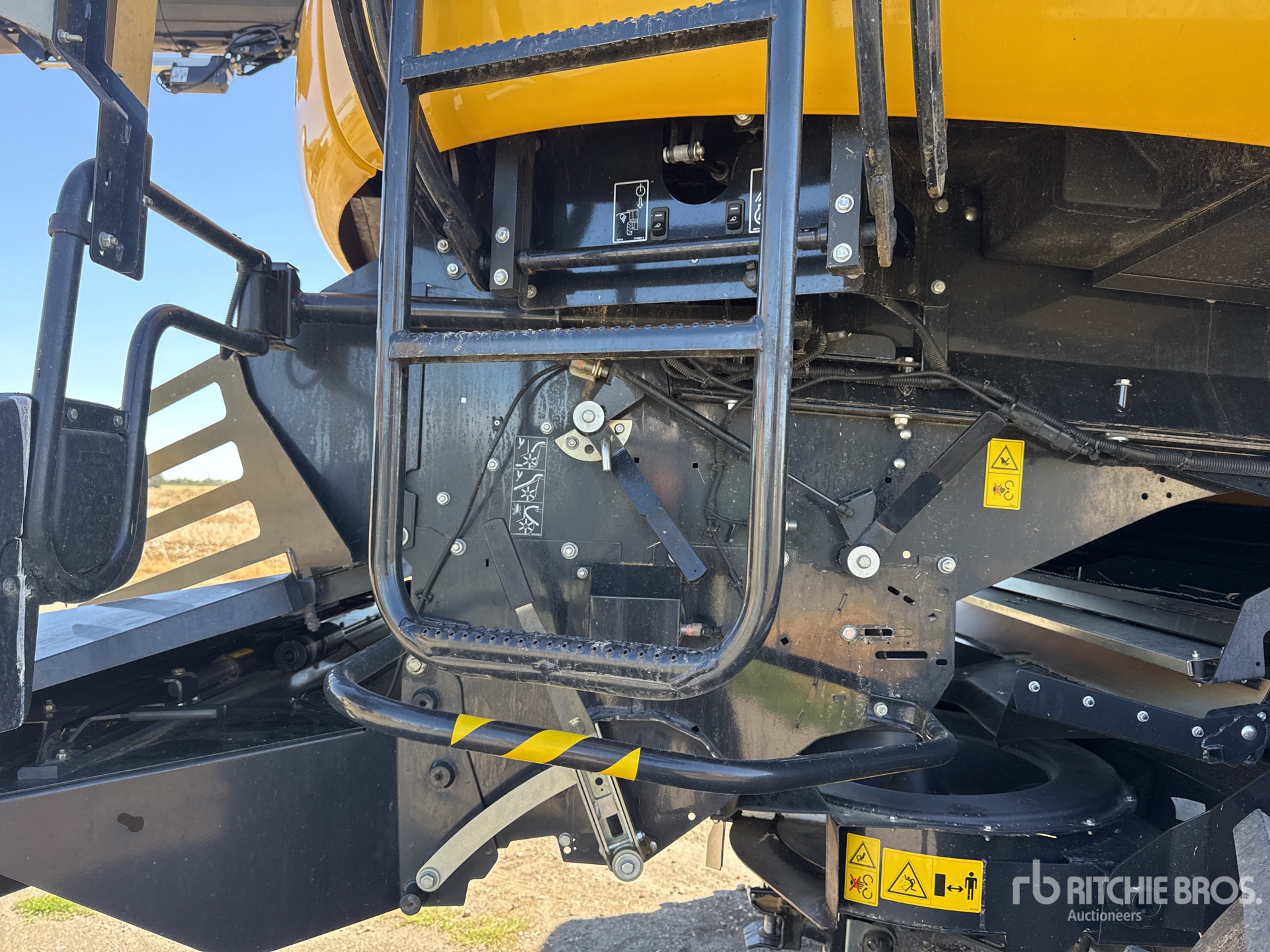 2023 New Holland CR9.90
