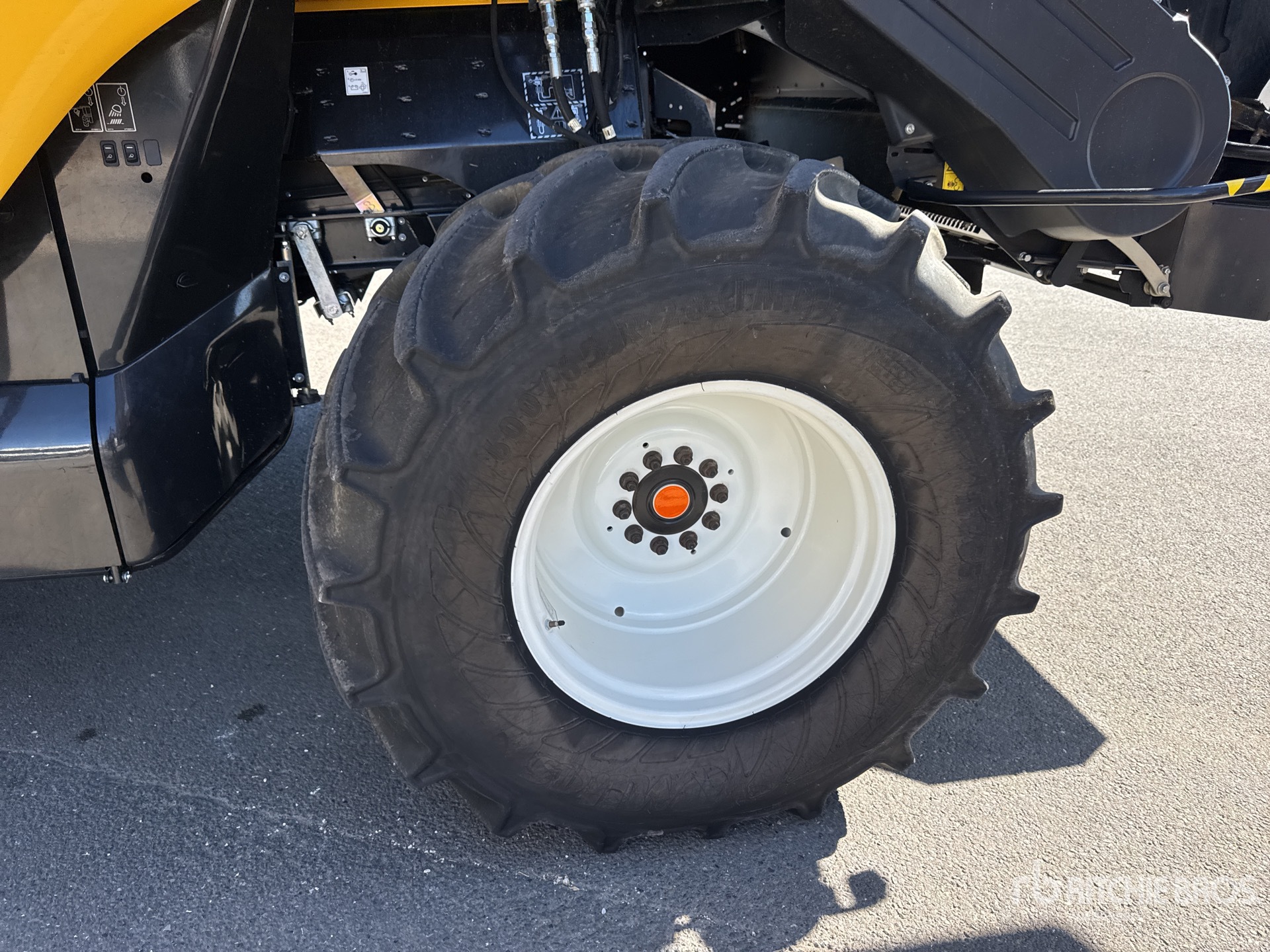 2023 New Holland CR9.90