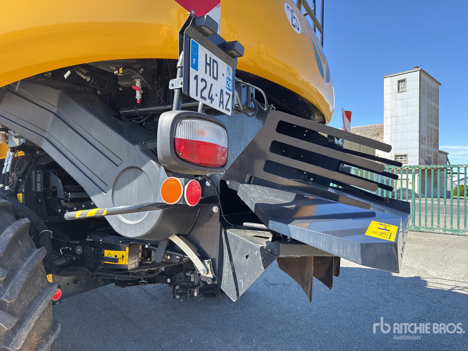 2023 New Holland CR9.90