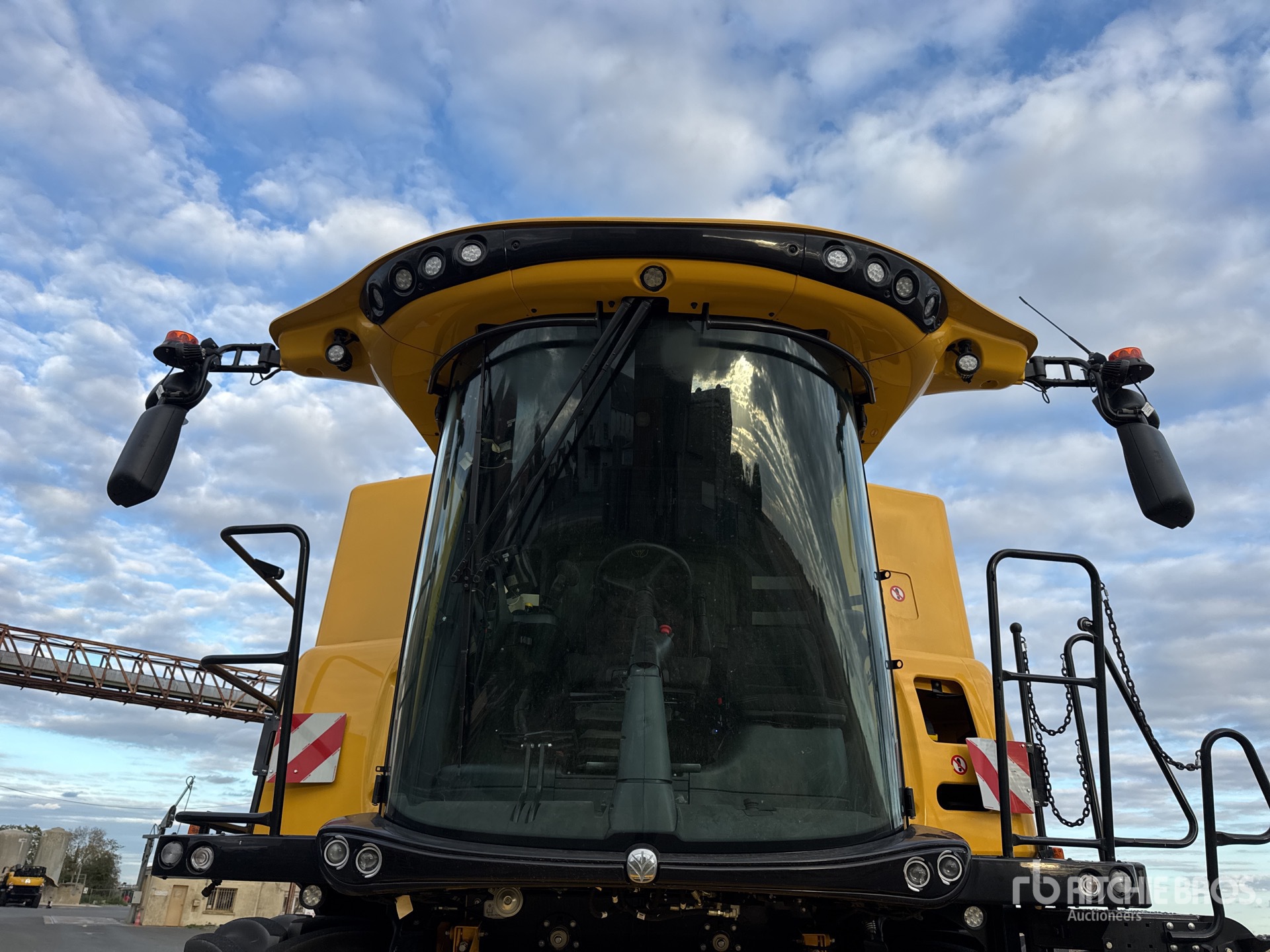 2023 New Holland CR9.90