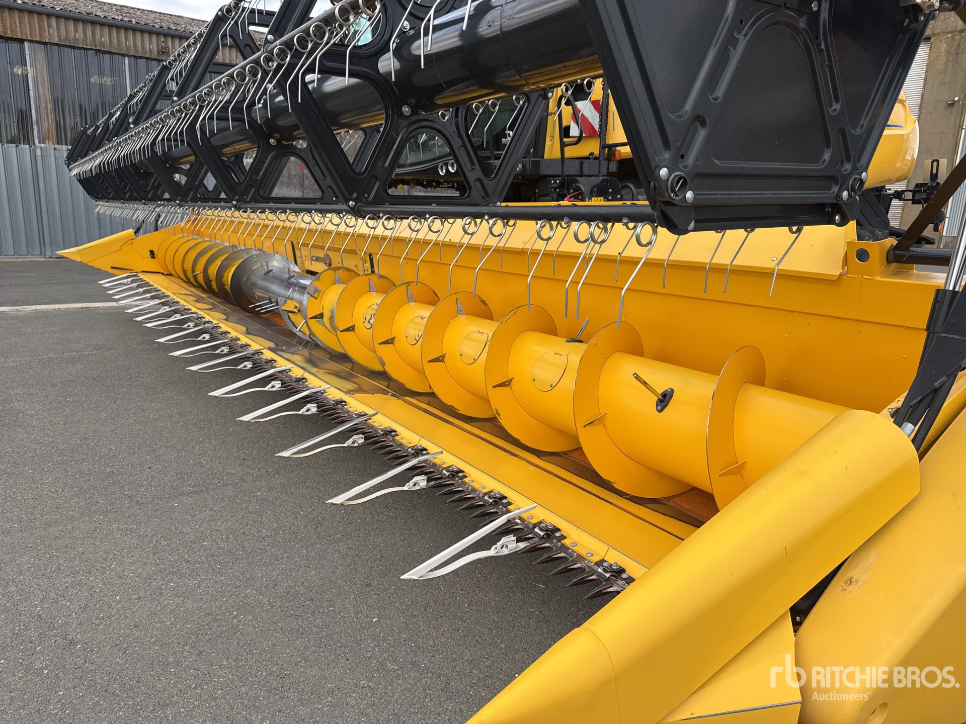 2023 New Holland CR9.90