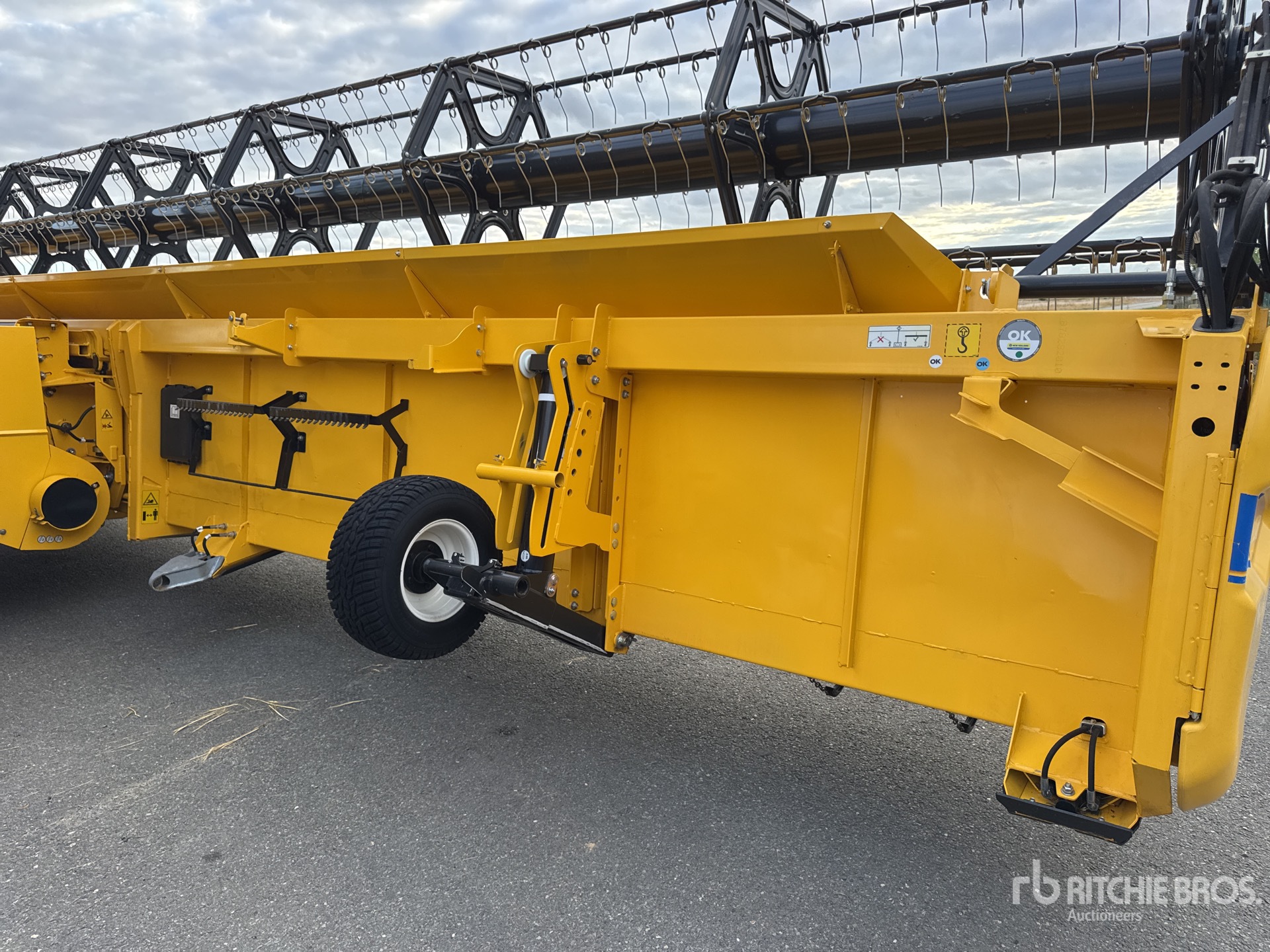 2023 New Holland CR9.90