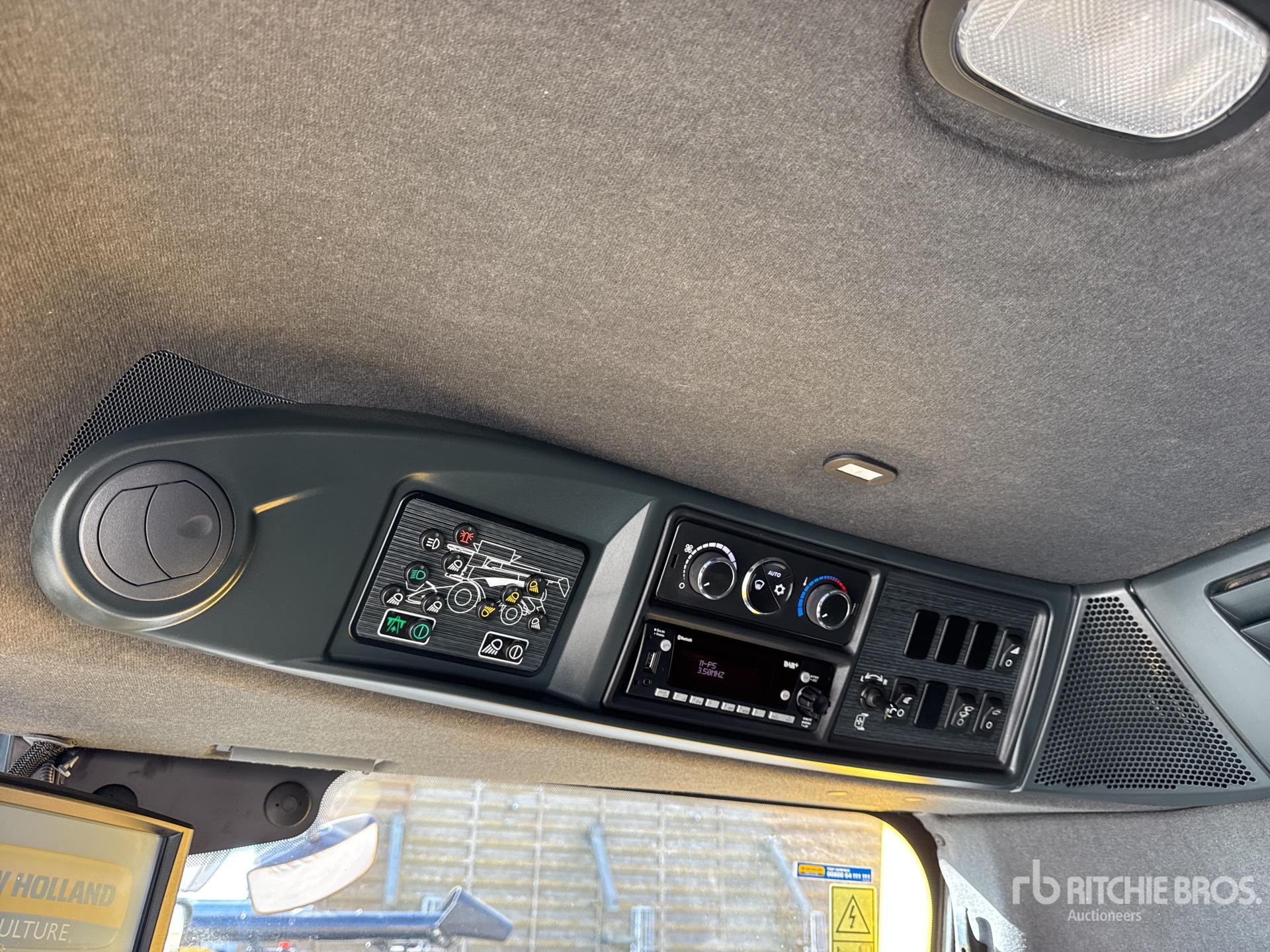 2023 New Holland CR9.90