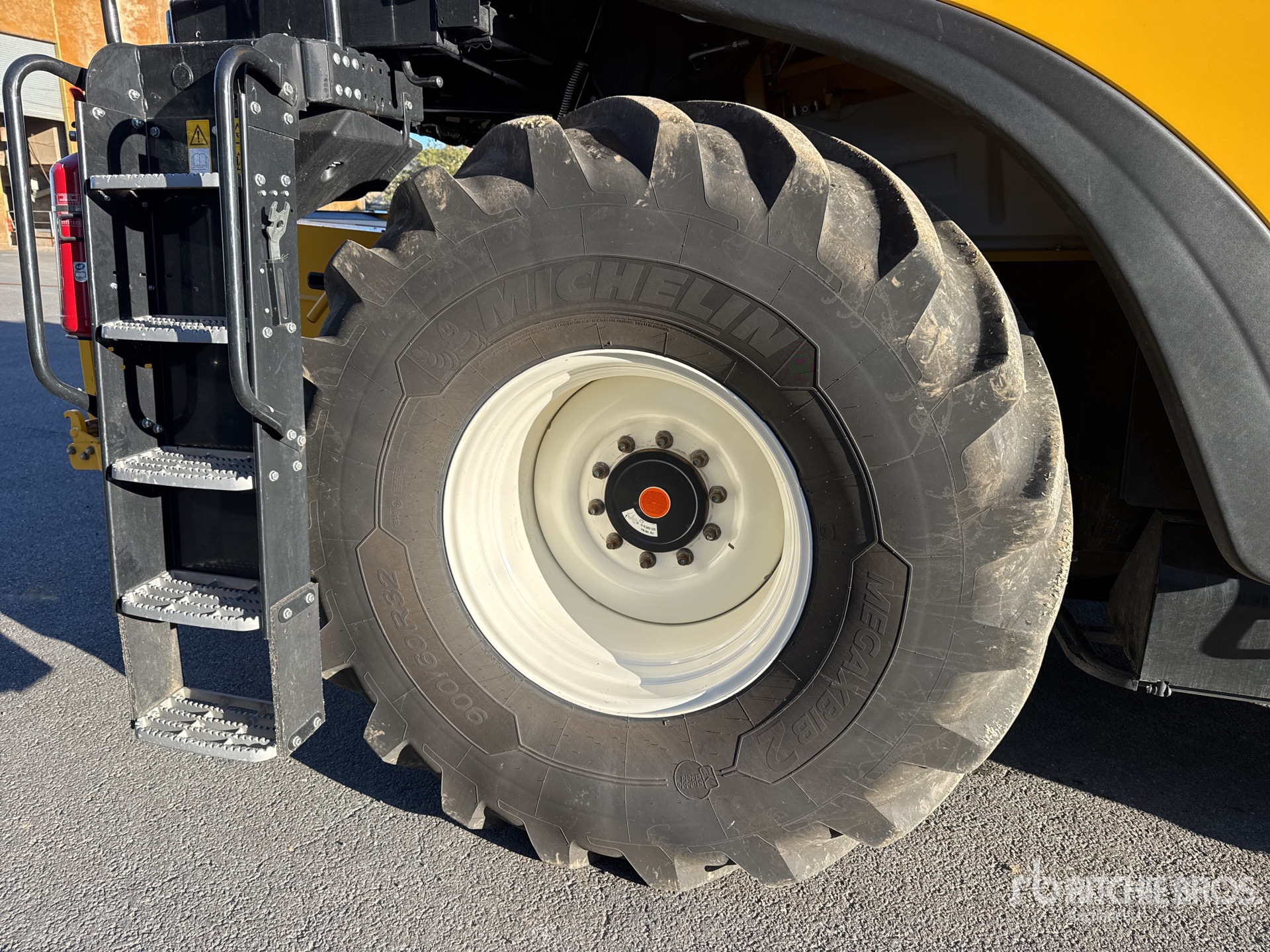 2023 New Holland CR9.90