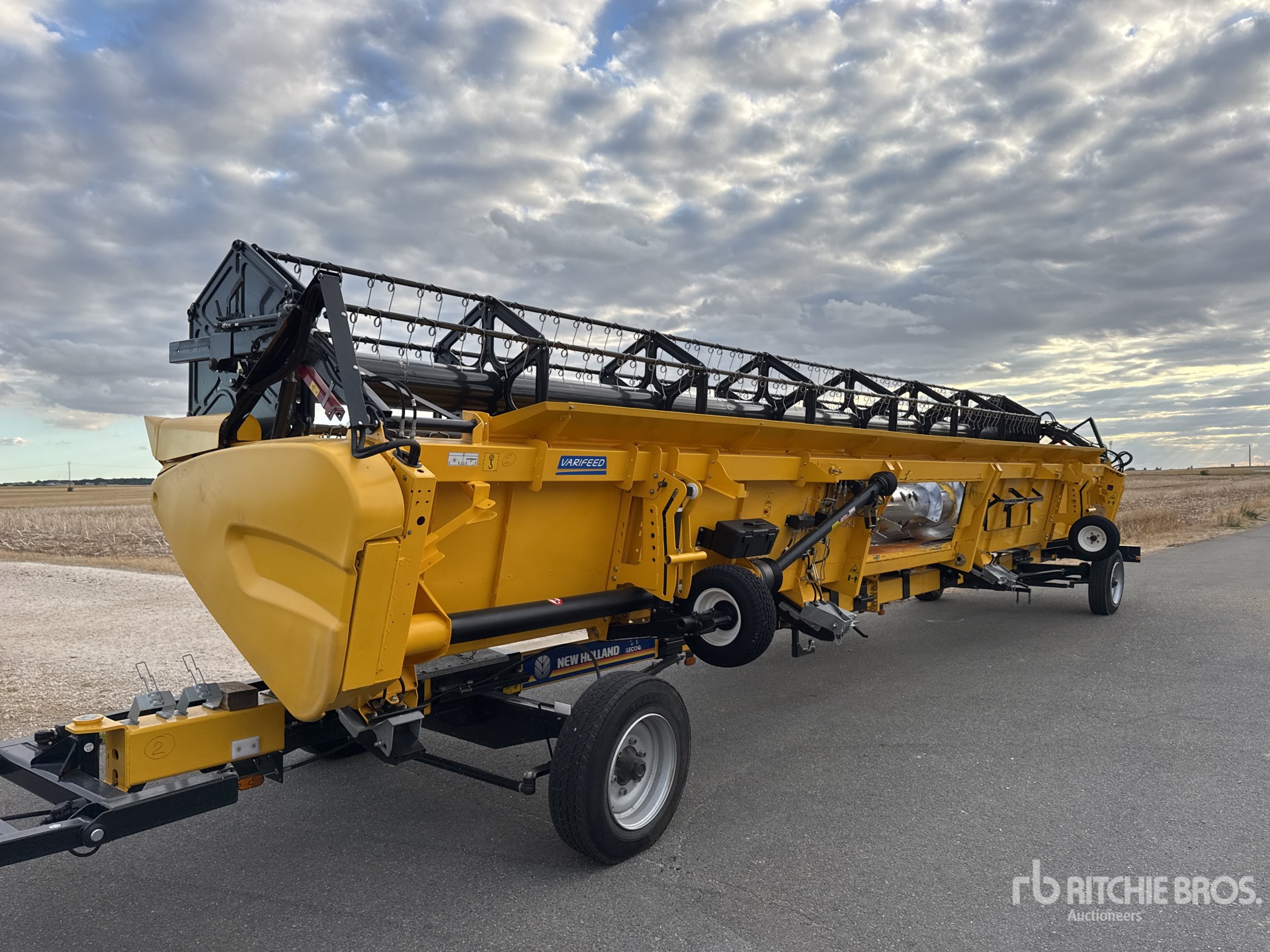 2023 New Holland CR9.90