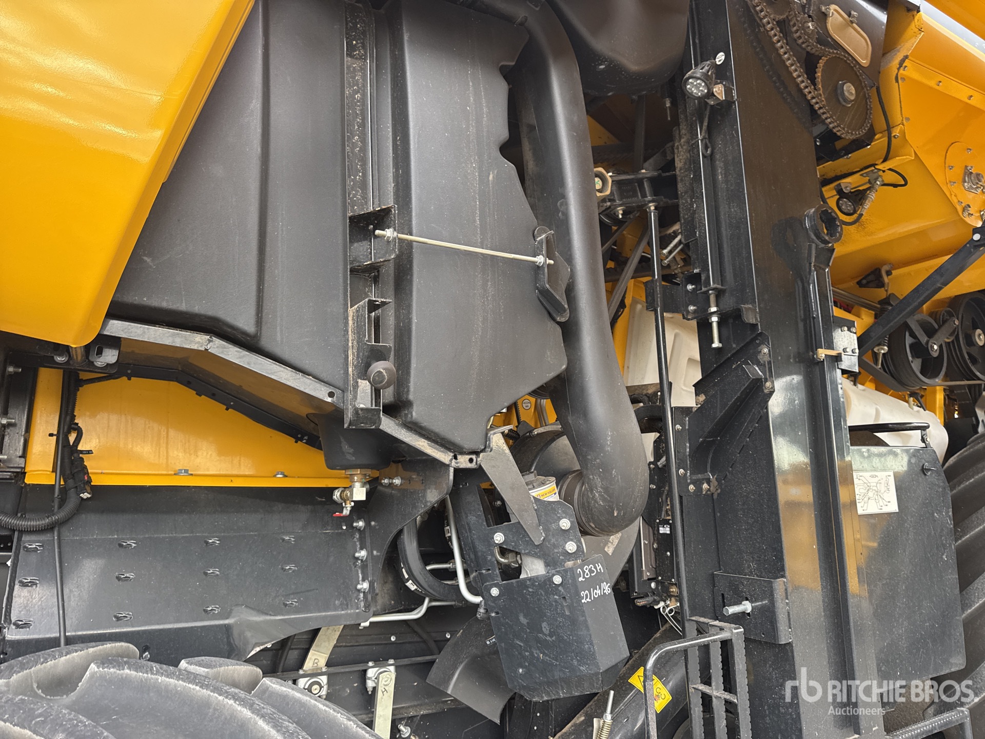 2023 New Holland CR9.90