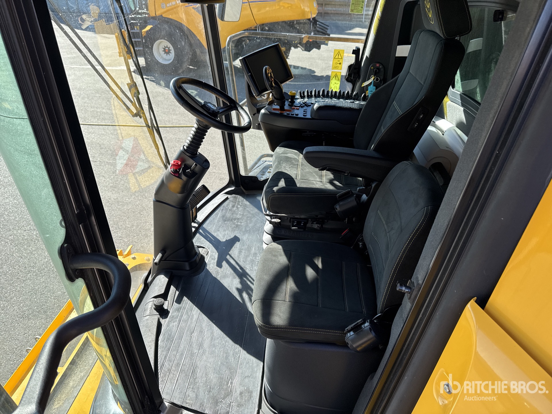 2023 New Holland CR9.90