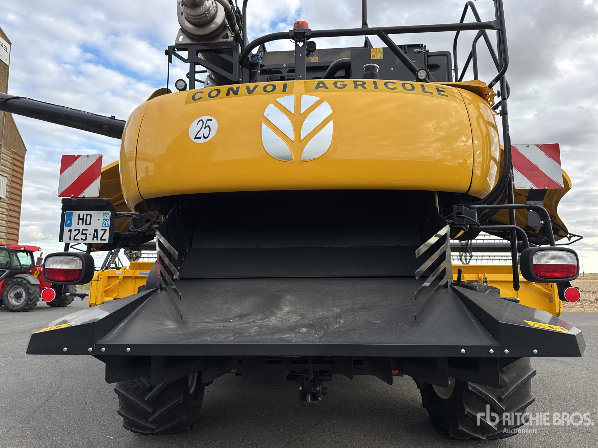 2023 New Holland CR9.90