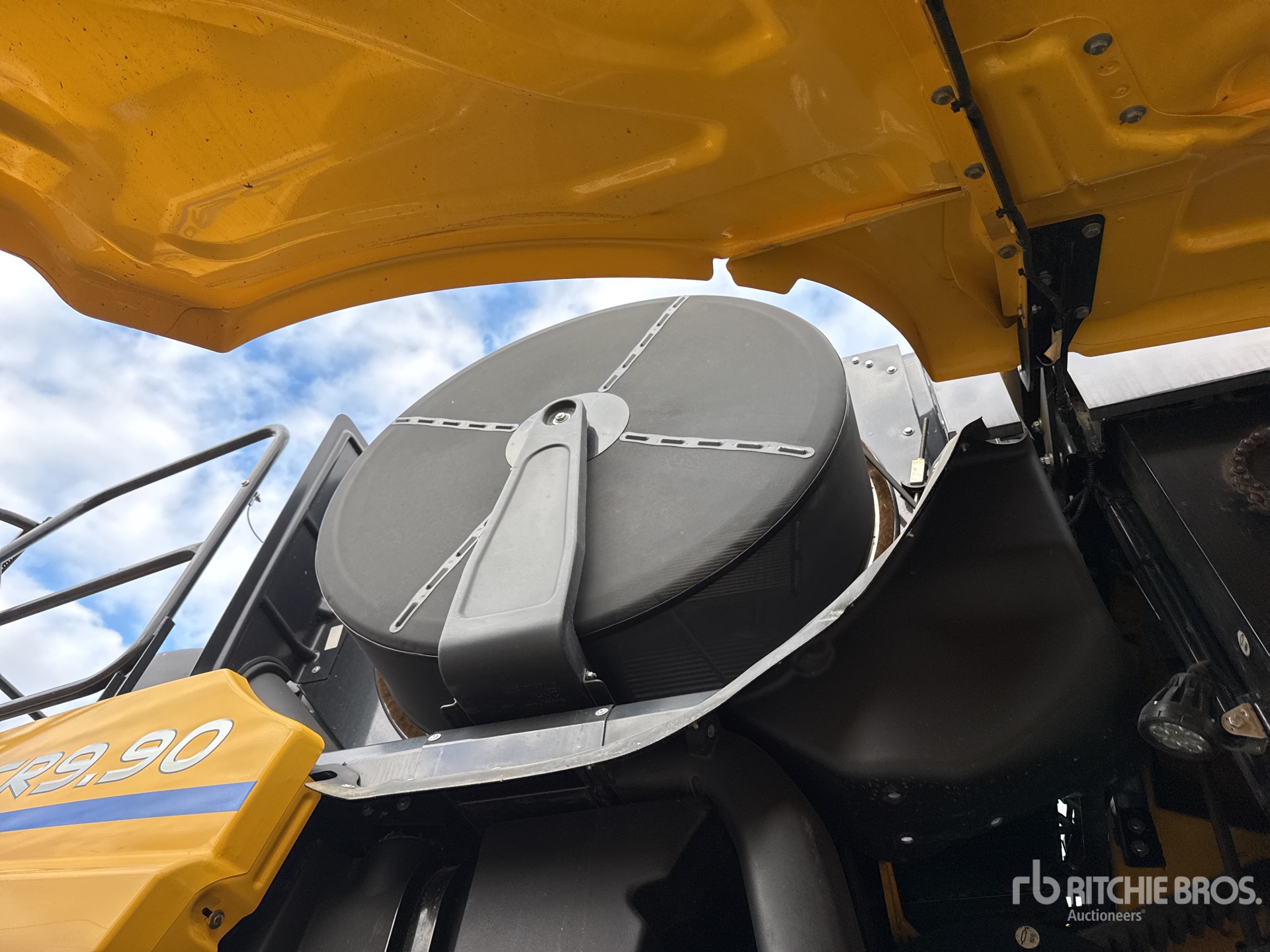 2023 New Holland CR9.90