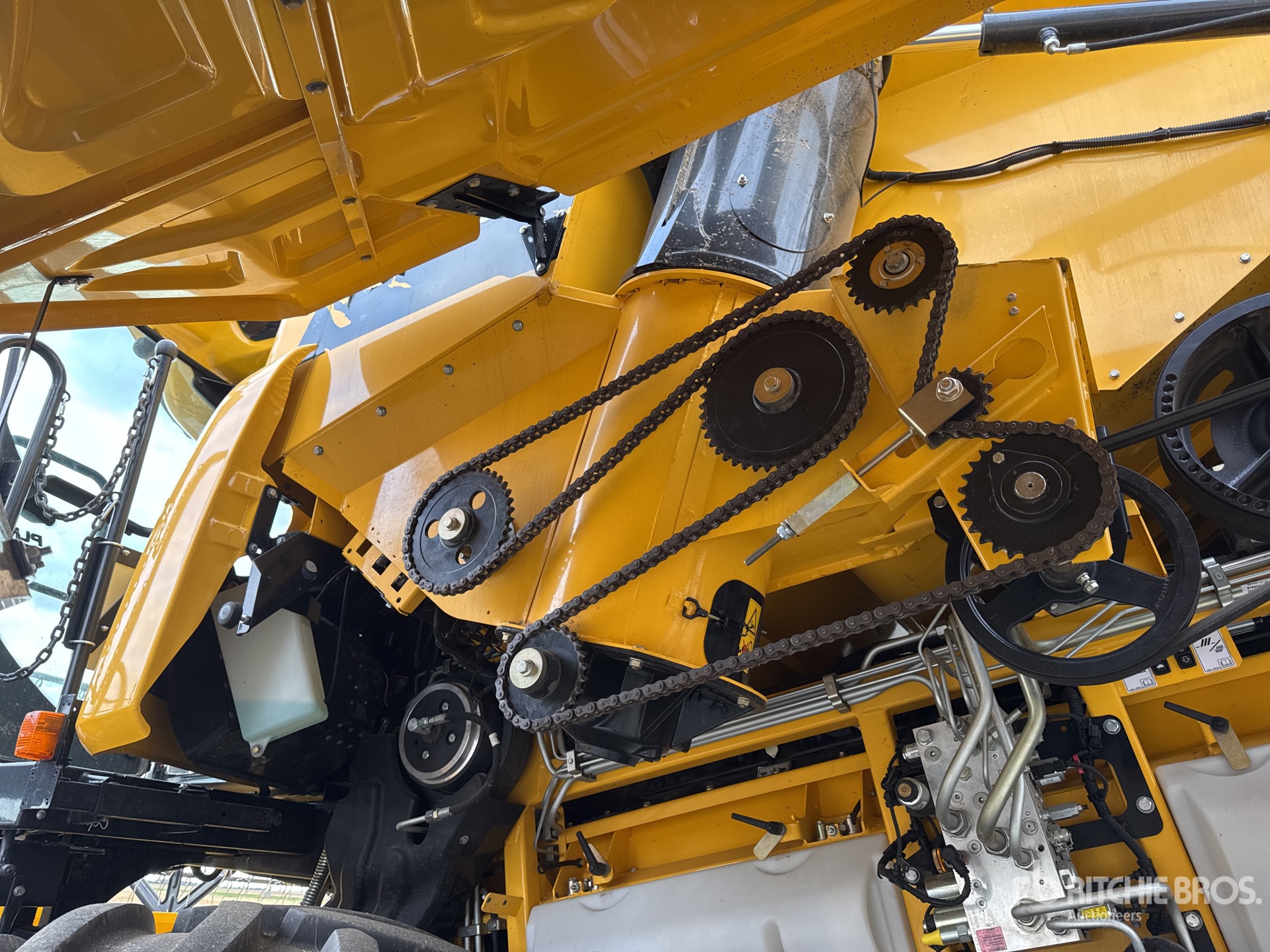 2023 New Holland CR9.90
