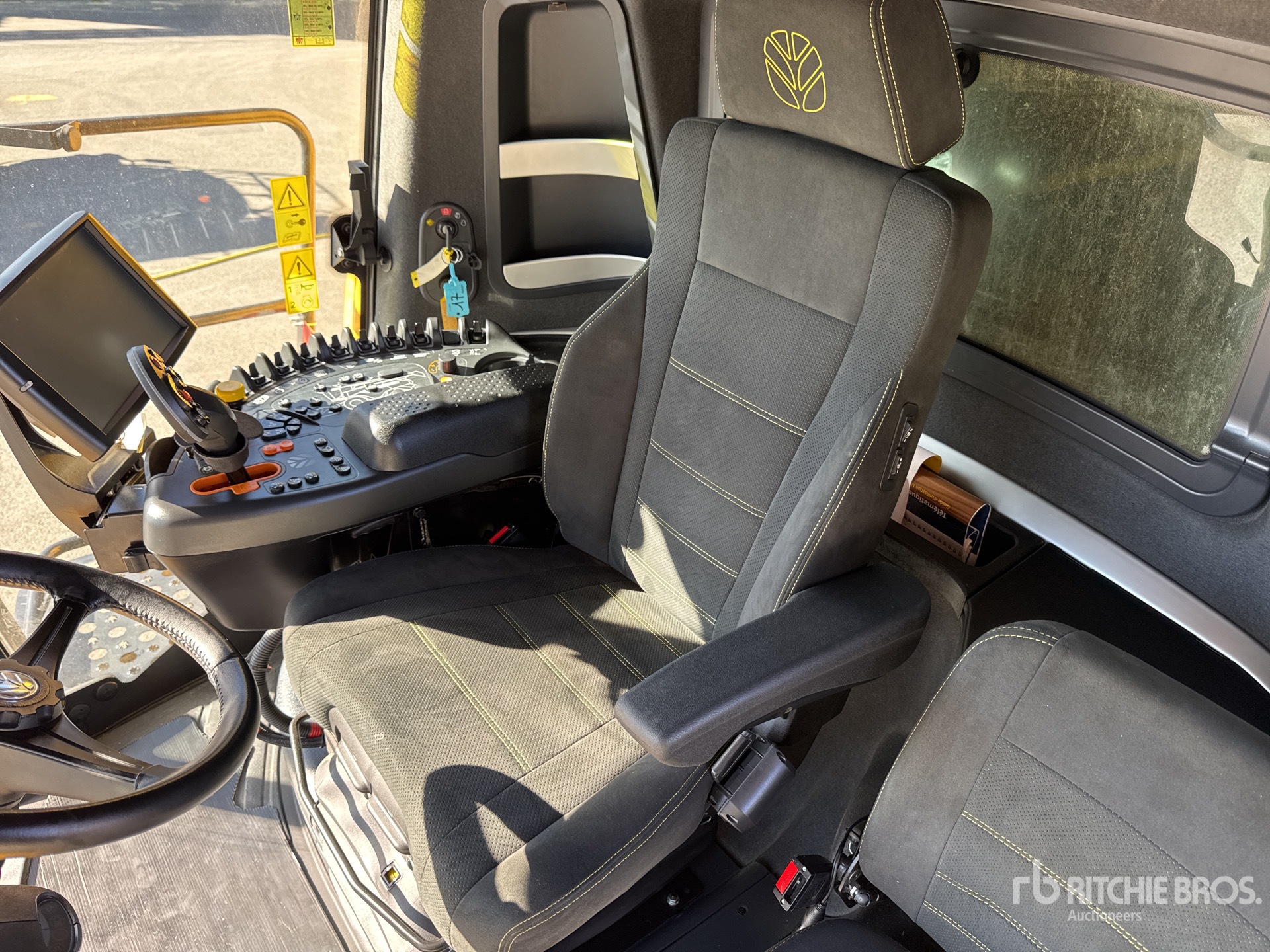 2023 New Holland CR9.90