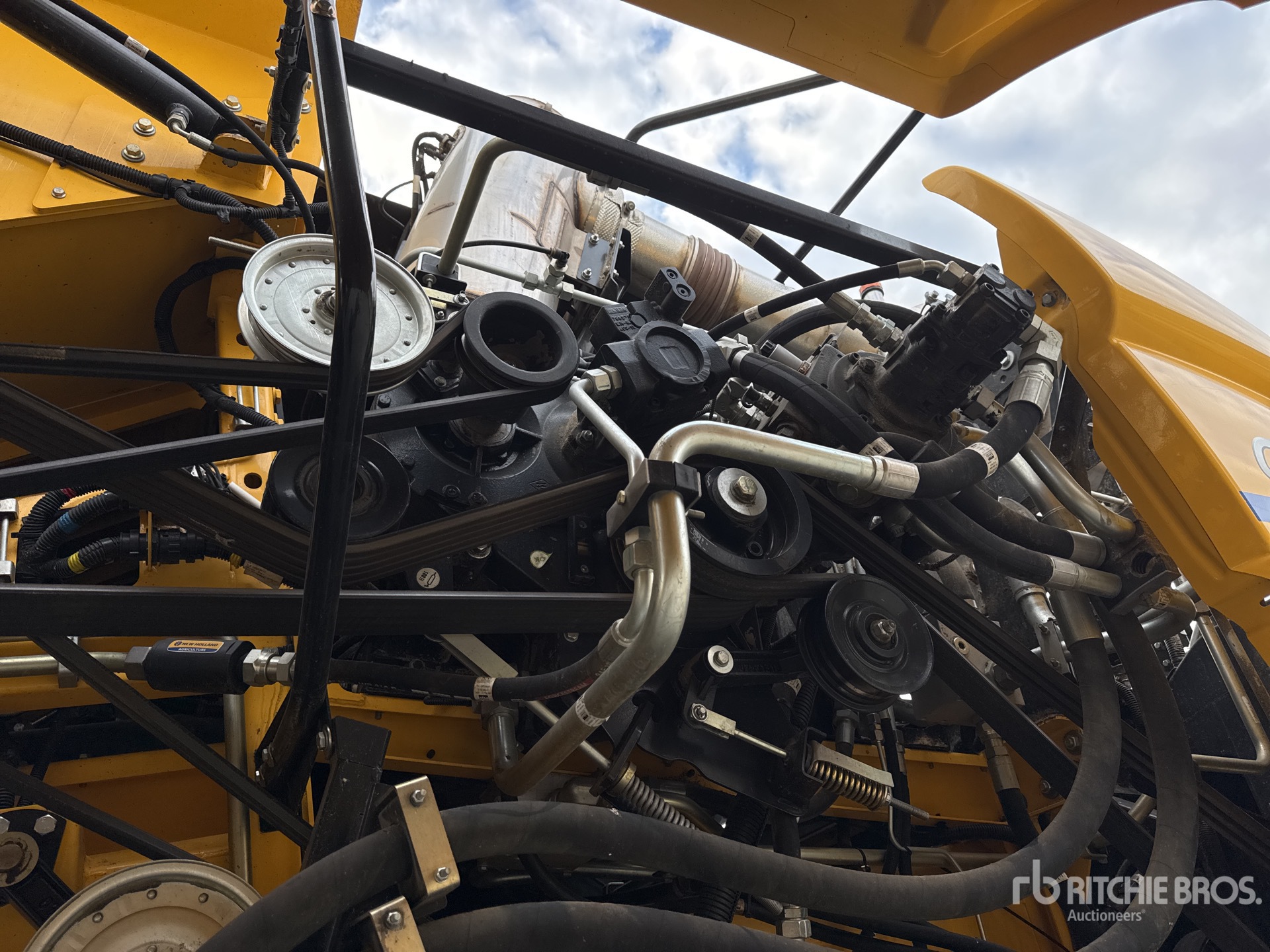 2023 New Holland CR9.90