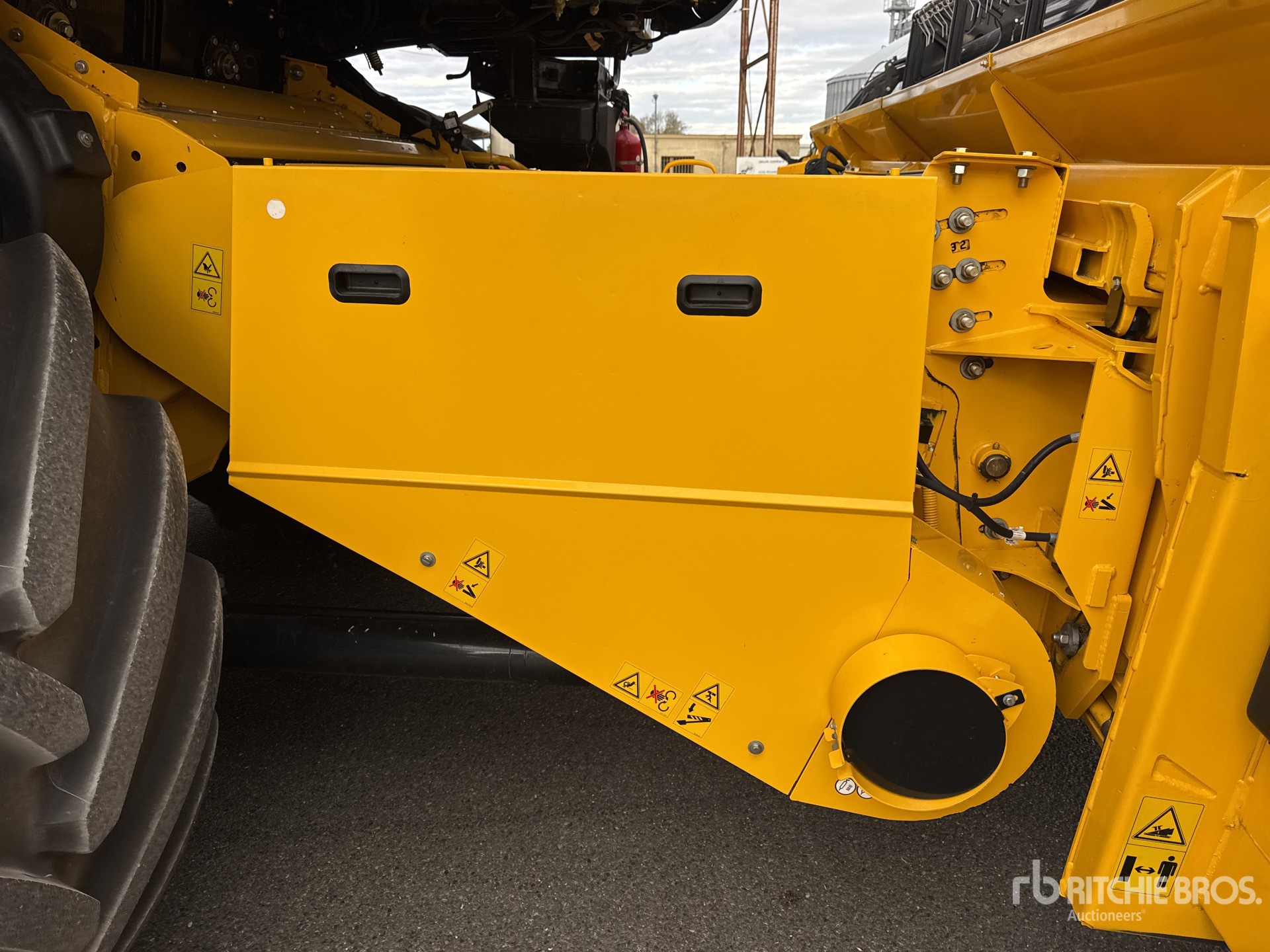 2023 New Holland CR9.90