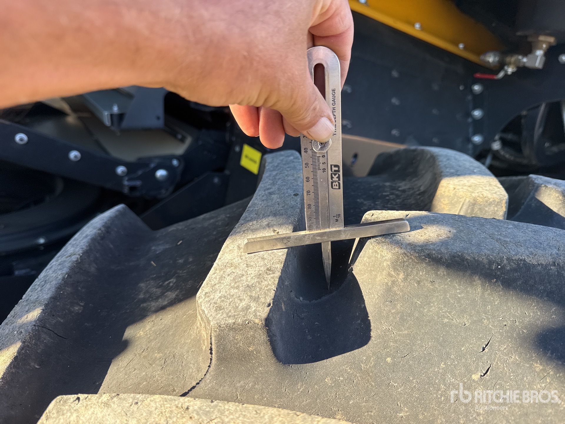 2023 New Holland CR9.90