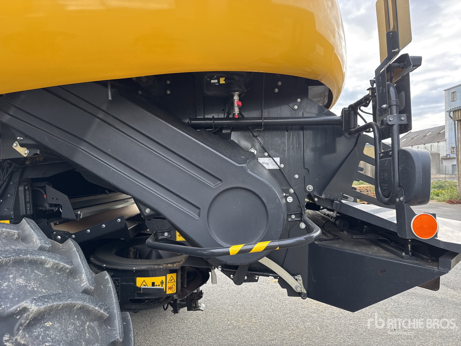 2023 New Holland CR9.90