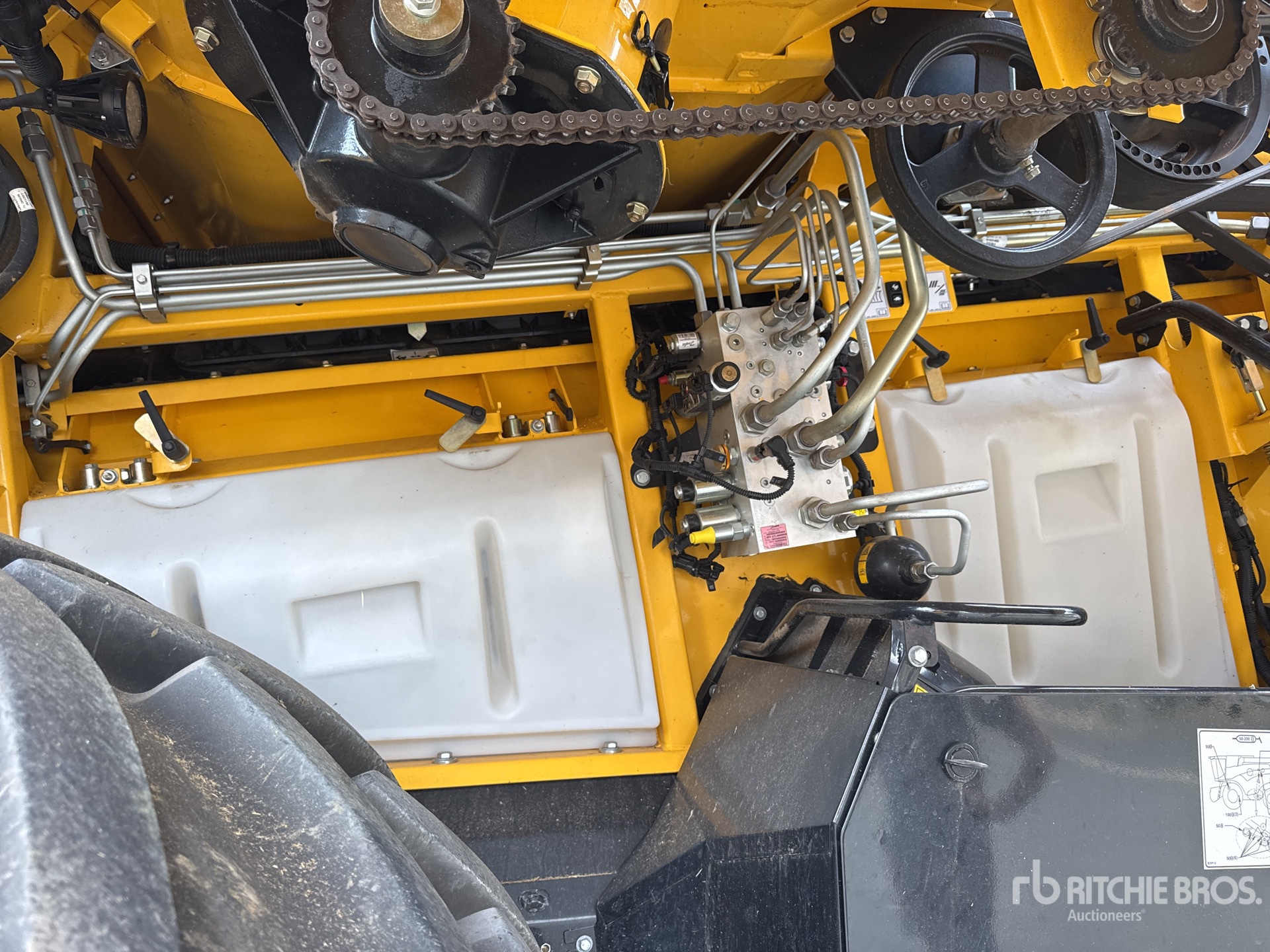 2023 New Holland CR9.90