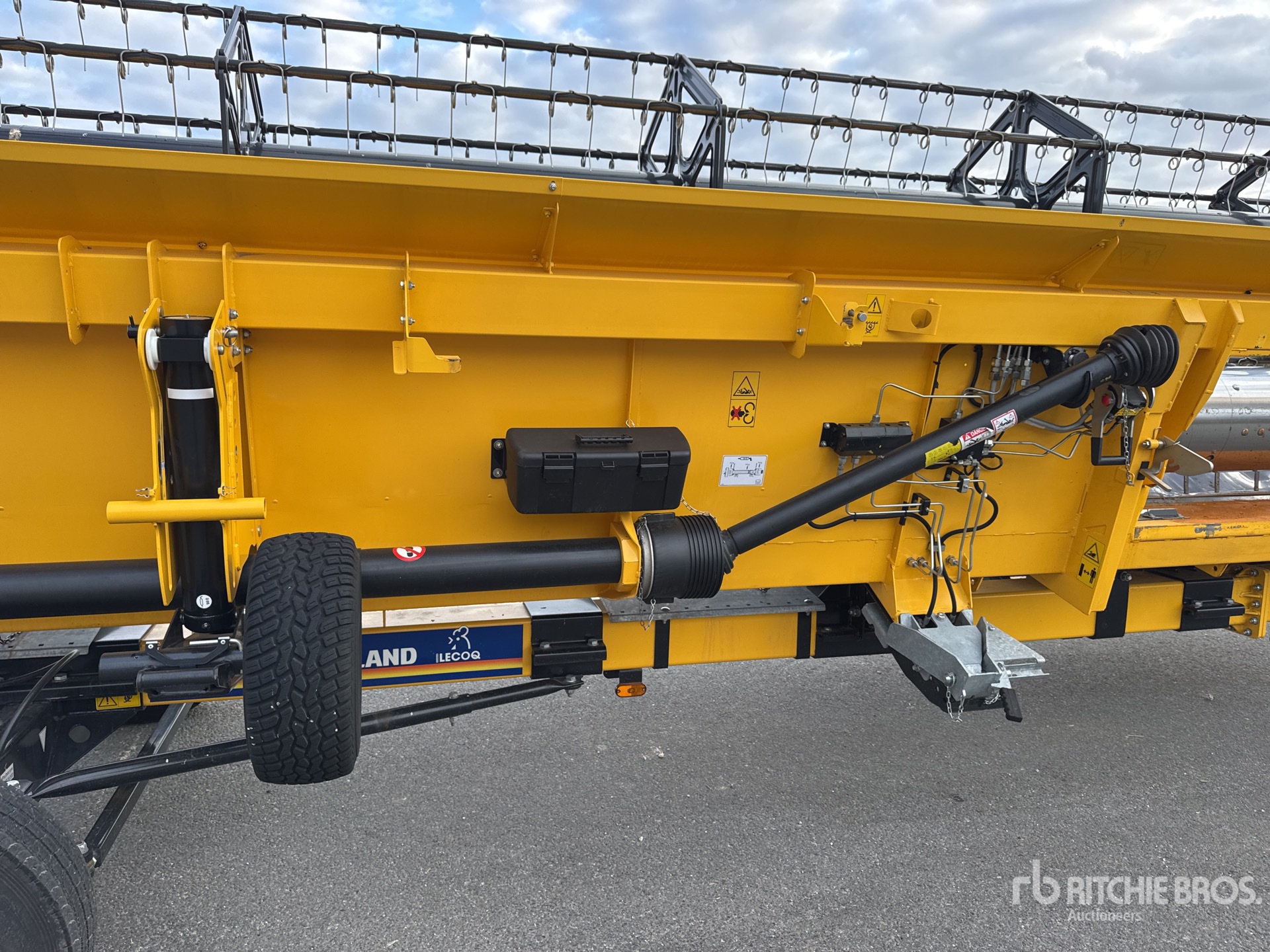 2023 New Holland CR9.90
