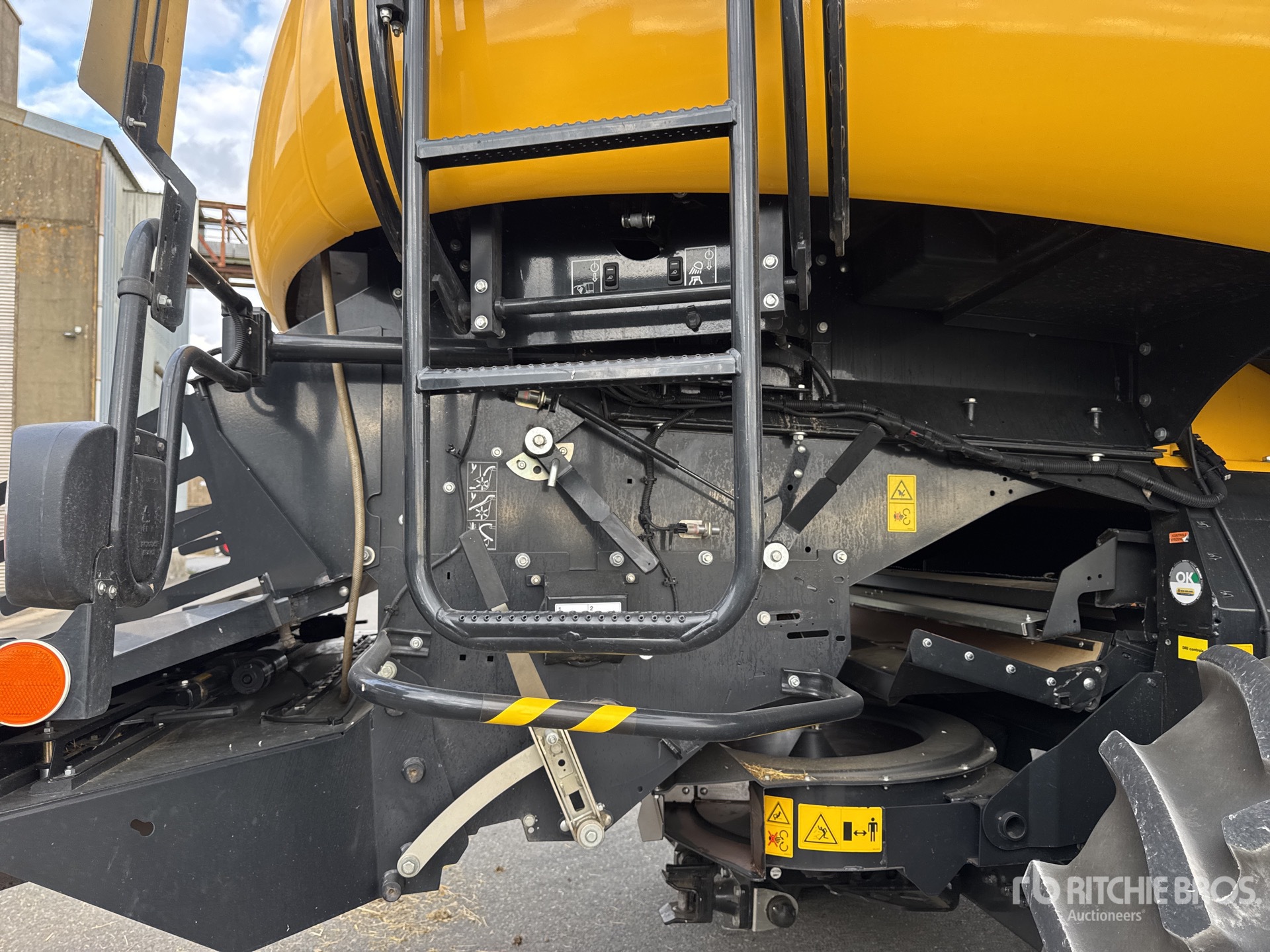 2023 New Holland CR9.90