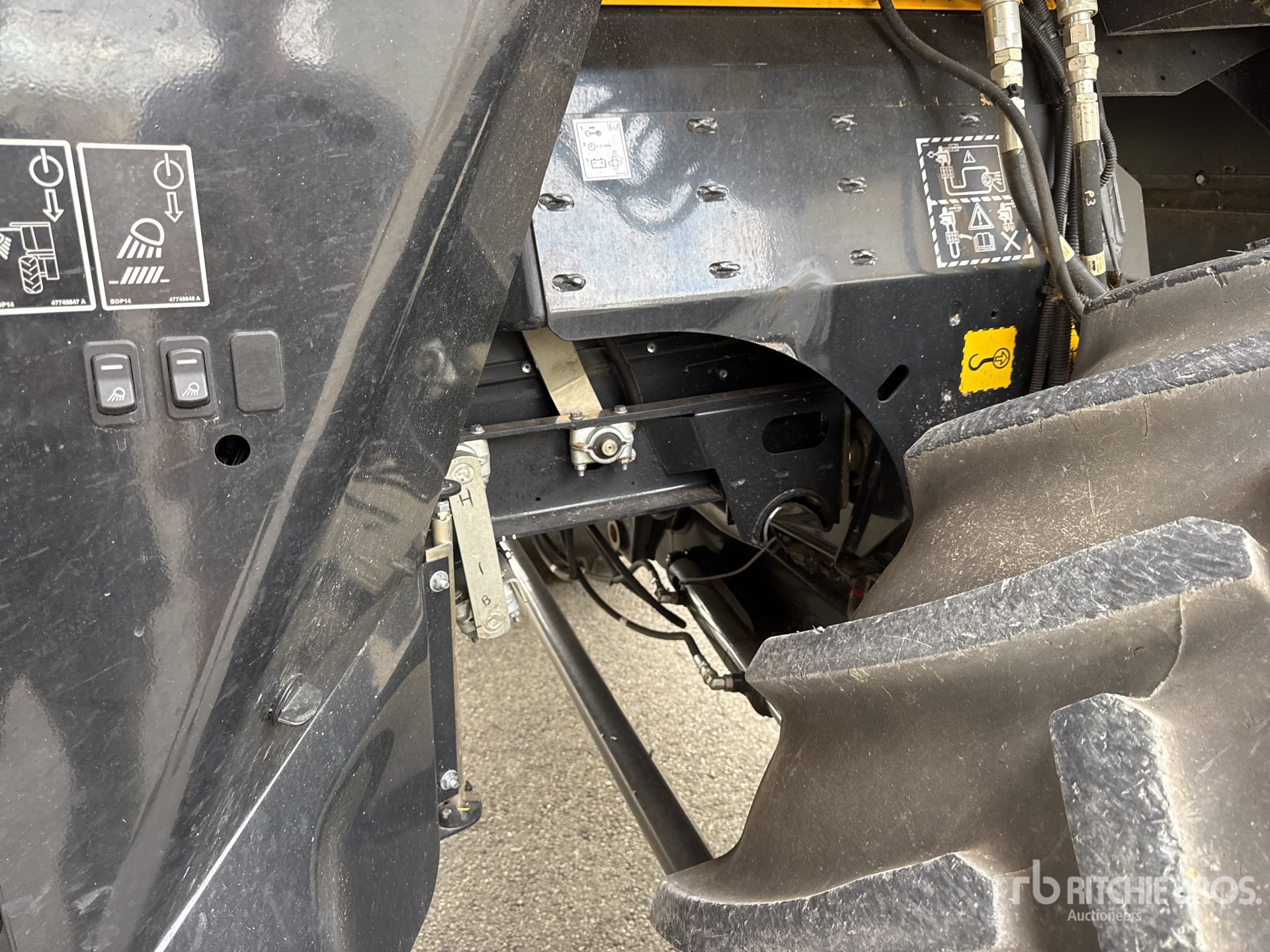 2023 New Holland CR9.90