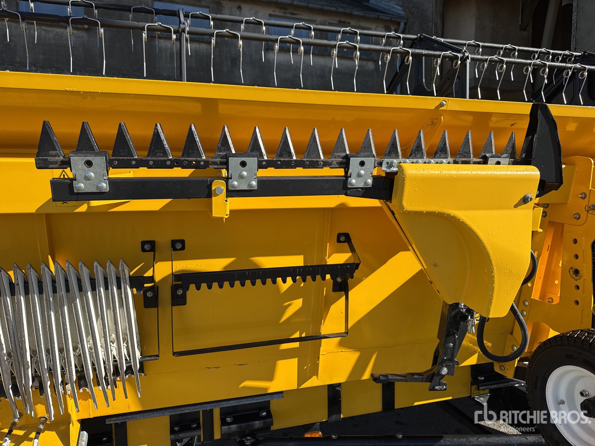 2023 New Holland CR9.90