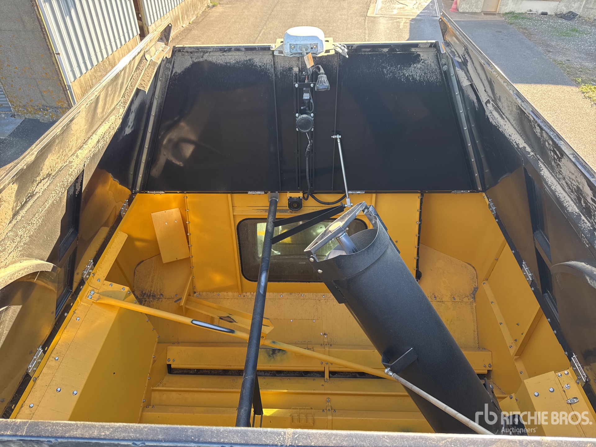 2023 New Holland CR9.90